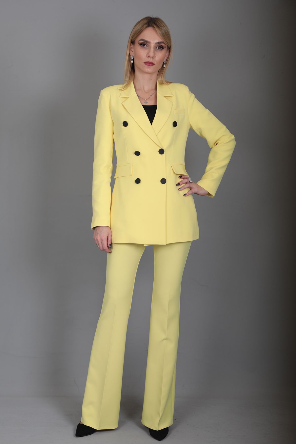ÖNDER ÖZSOY Blazer Ceket & Ispanyol Paça Pantolon Takım-sarı