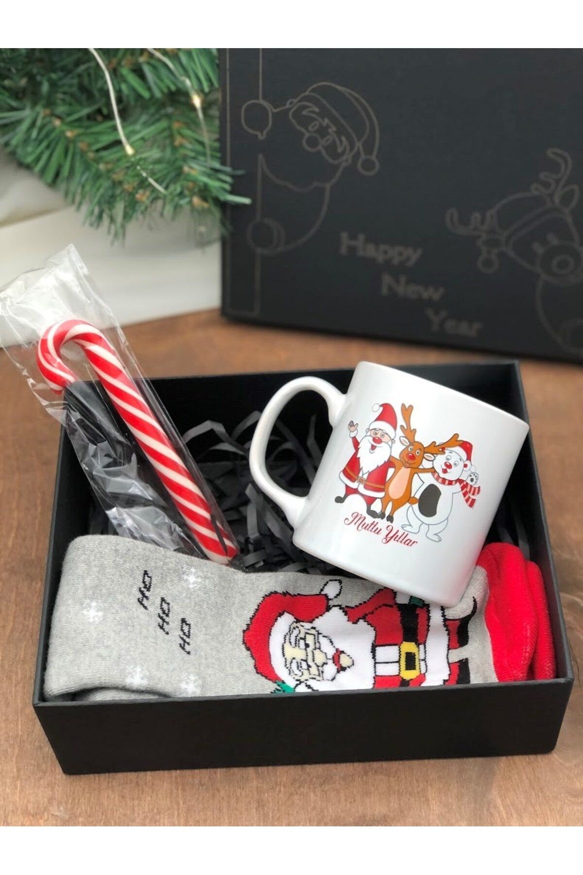 Masalsı Concept yeni yıl baskılı özel kutuda kupa,baston şeker ve yılbaşı çorap anneye sevgiliye eşe hediye seti
