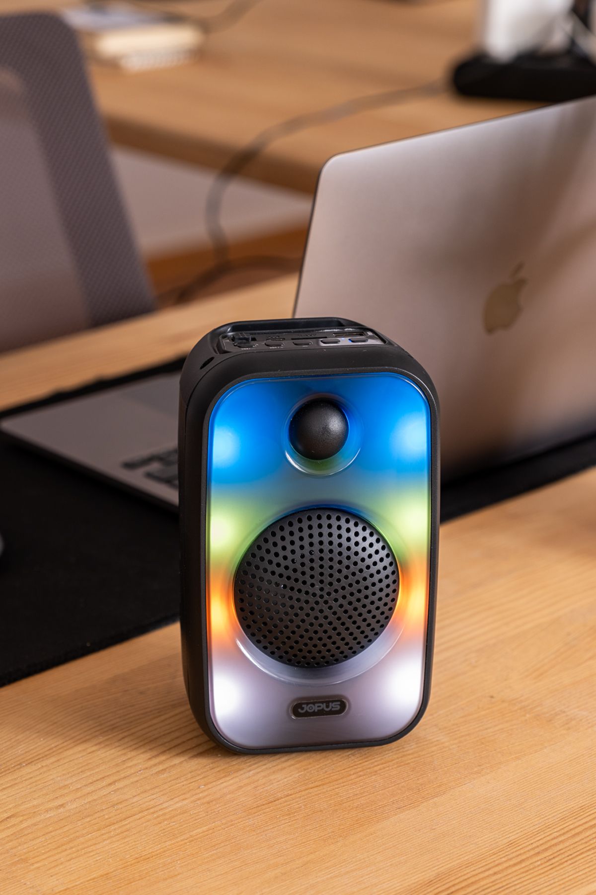 Jopus Metis Fm Radio Destekli 6 Farklı Renk Rgb Aydınlatmalı Şarjlı Kablosuz Bluetooth Hoparlör Siyah