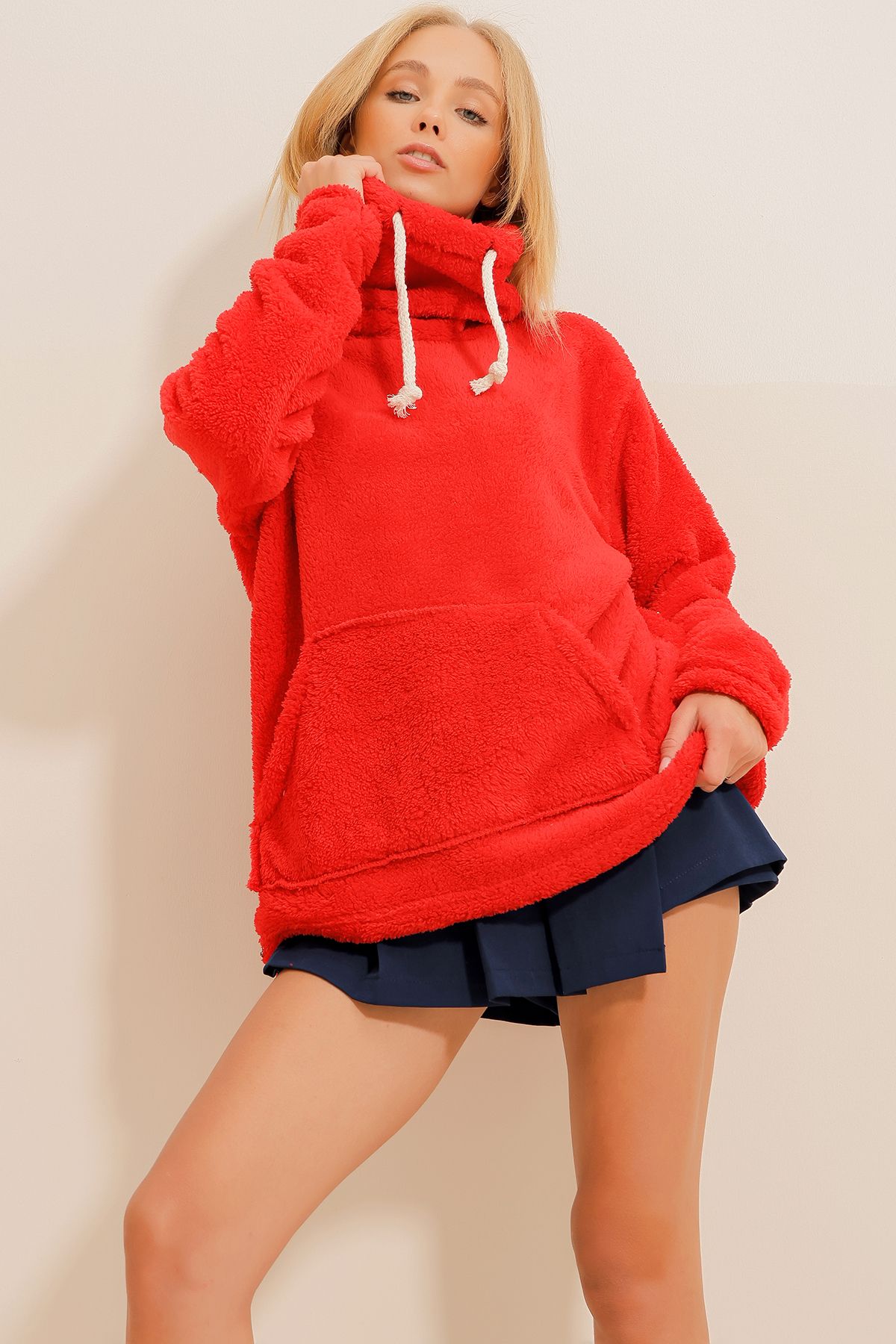 Trend Alaçatı Stili Kadın Kırmızı Dik Yaka Kanguru Cepli Peluş Sweatshirt ALC-X11060