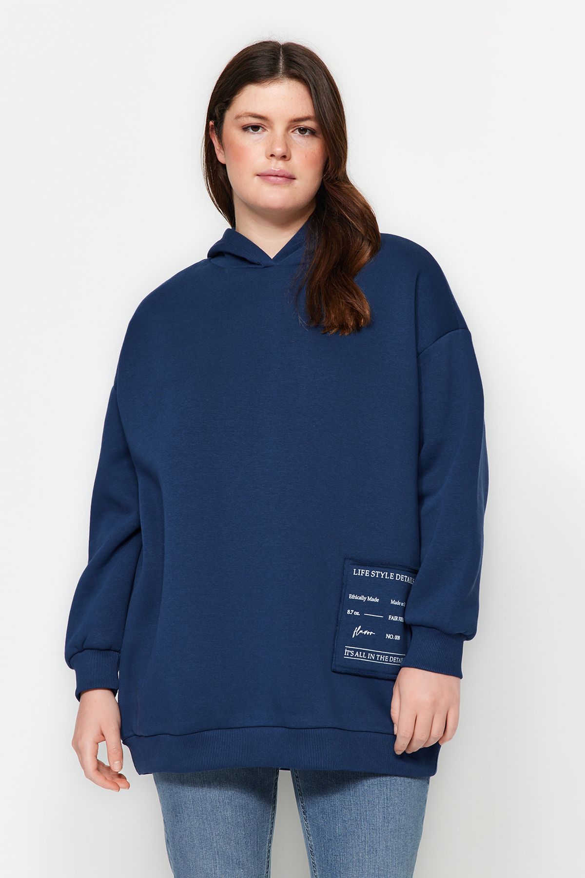 Trendyol Curve Indigo Kapüşonlu Slogan Detaylı İçi Polar Kalın Örme Sweatshirt TBBAW24AO00018