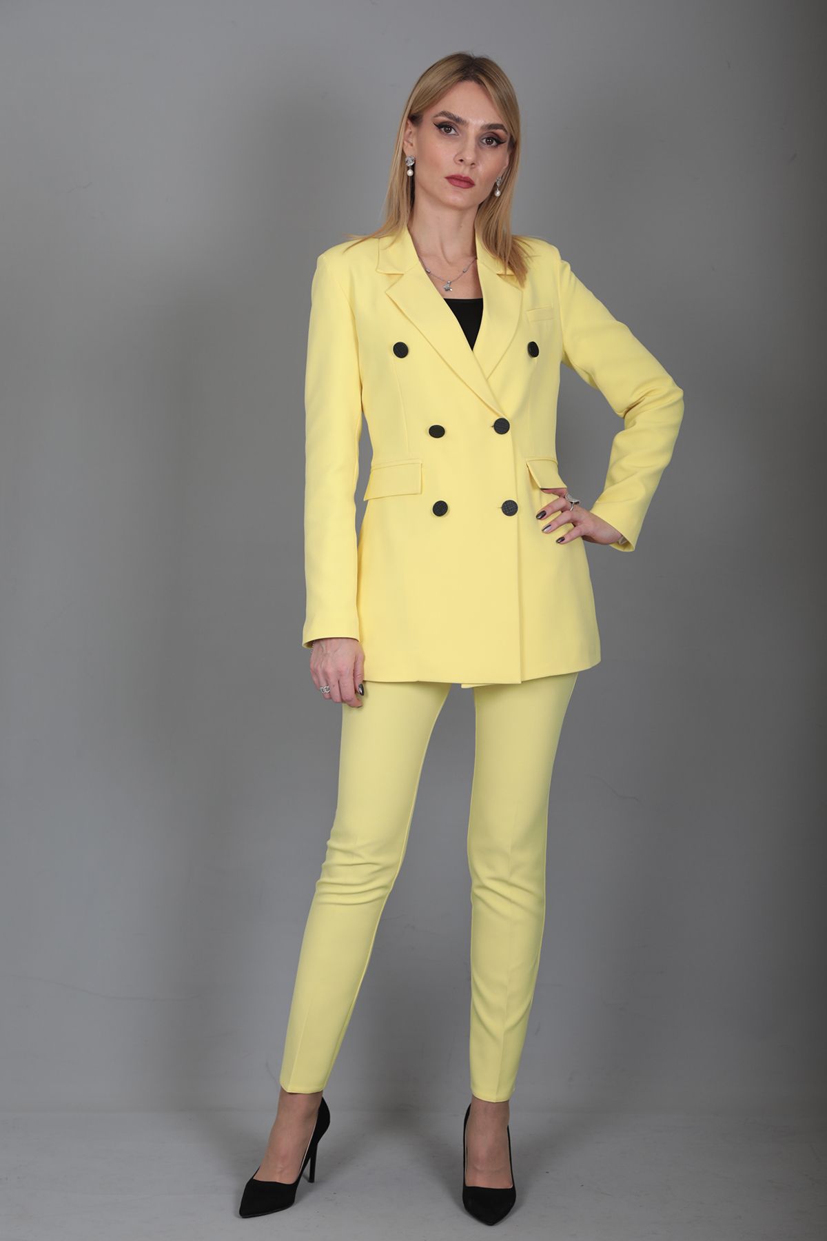 ÖNDER ÖZSOY Blazer Ceket & Boru Paça Pantolon Takım-sarı