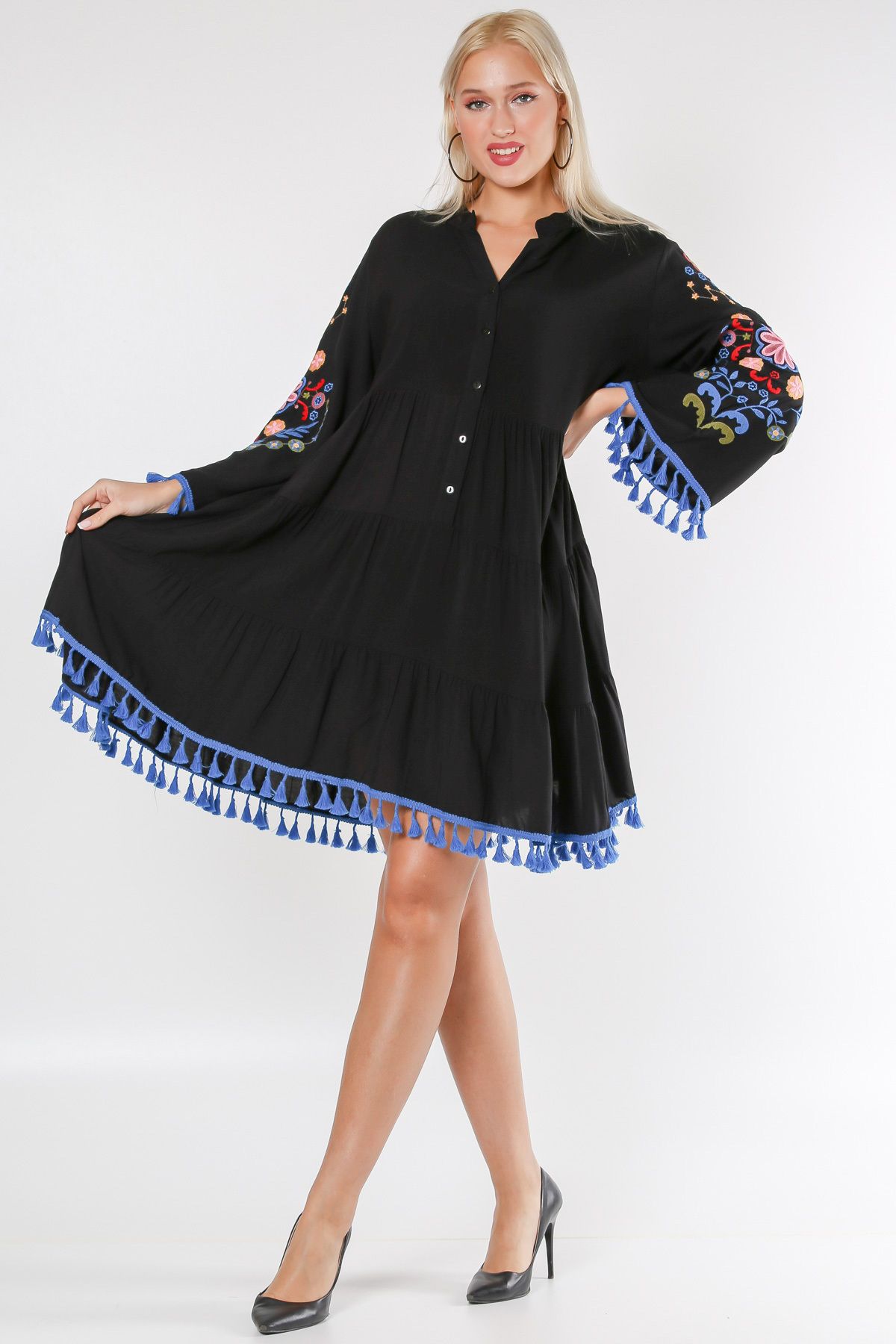 Chiccy Siyah Dik Yaka Düğmeli Kol Ve Etek Ucu Püsküllü Nakışlı Dokuma Elbise