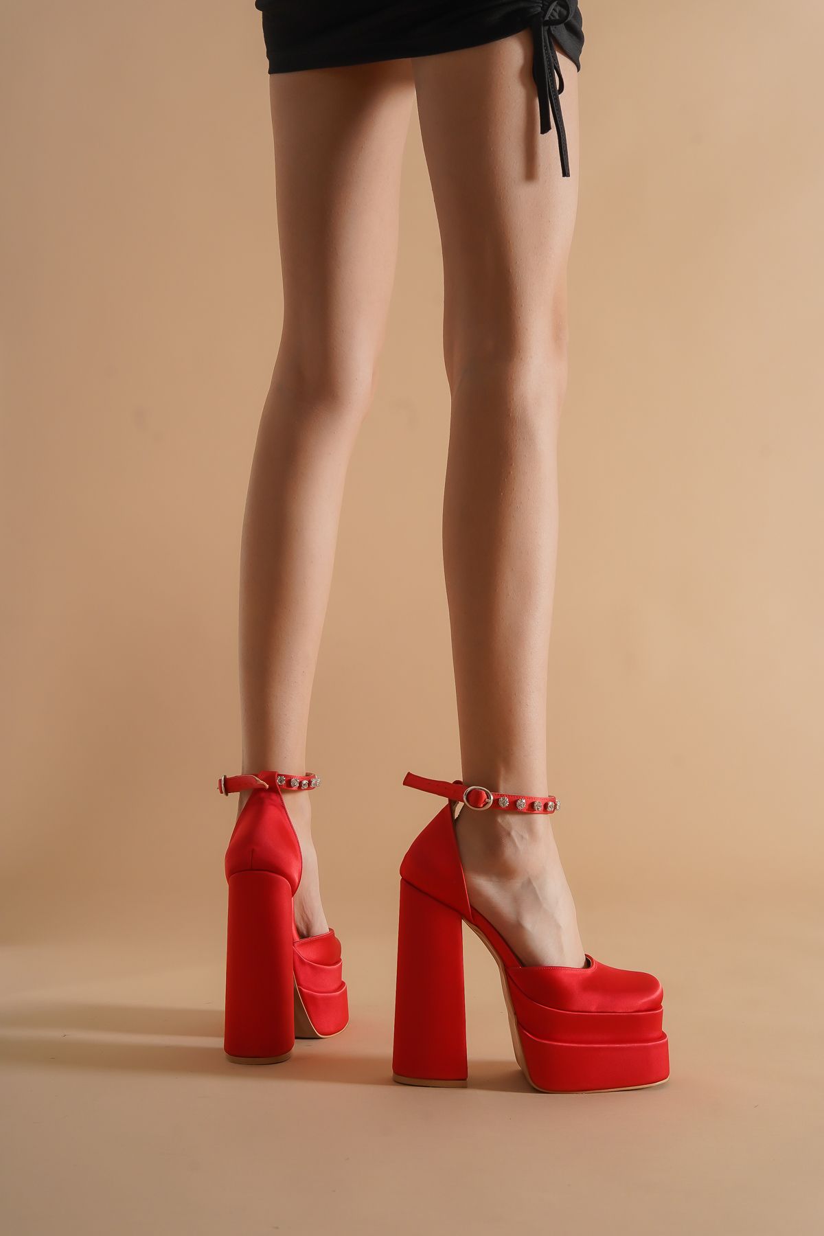 Ayakkabı Ateşi Kırmızı Saten Bilek Taşlı Platform Kadın Ayakkabı Figos