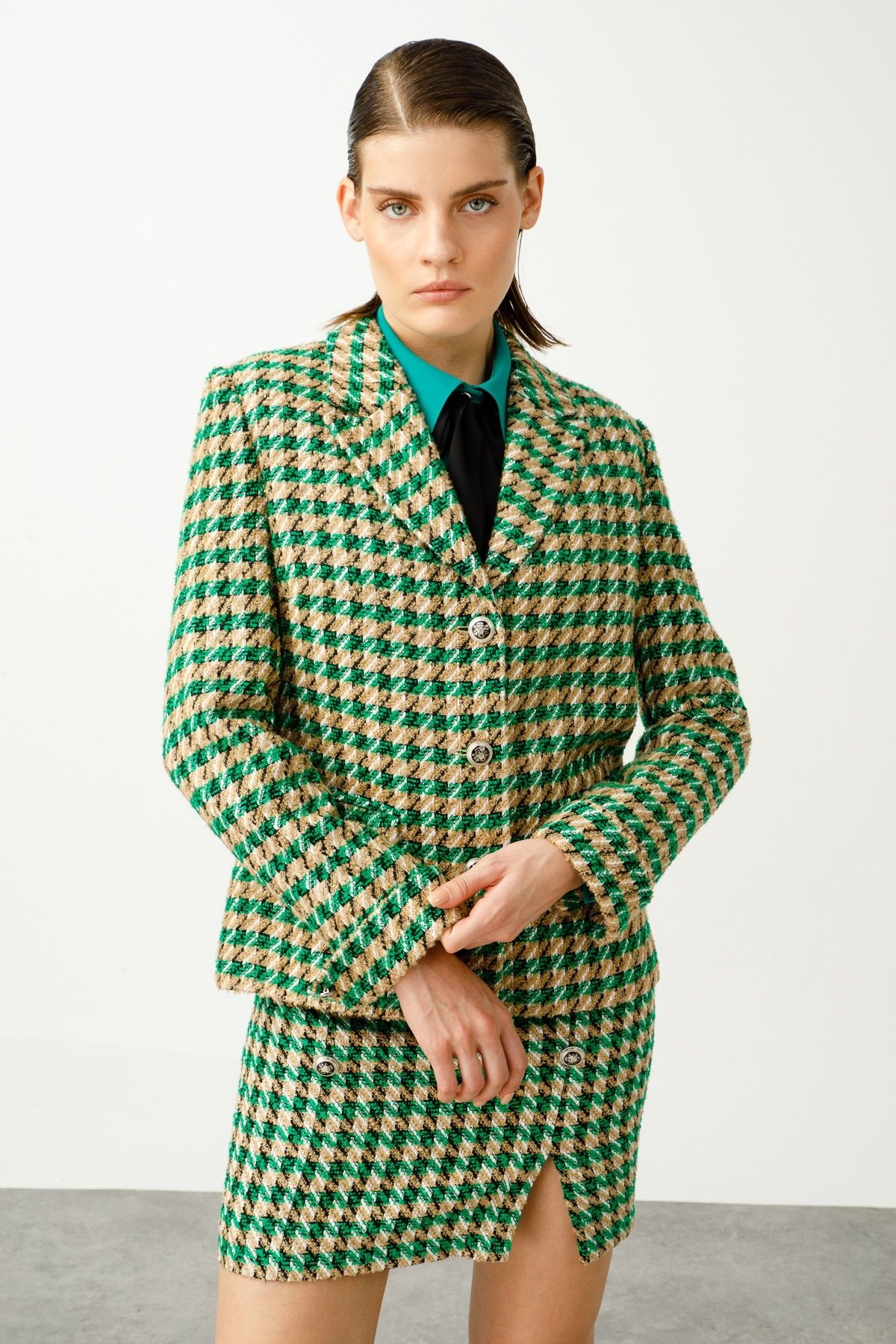 Moda İlgi Modailgi Mono Yaka Dokulu Kumaş Kısa Ceket Yeşil