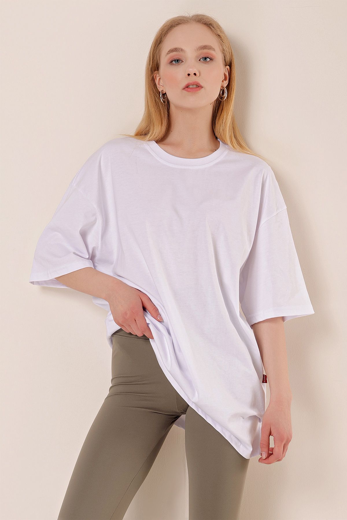 Z GİYİM Kadın Beyaz Yuvarlak Yaka Pamuklu Basic Oversize Tişört