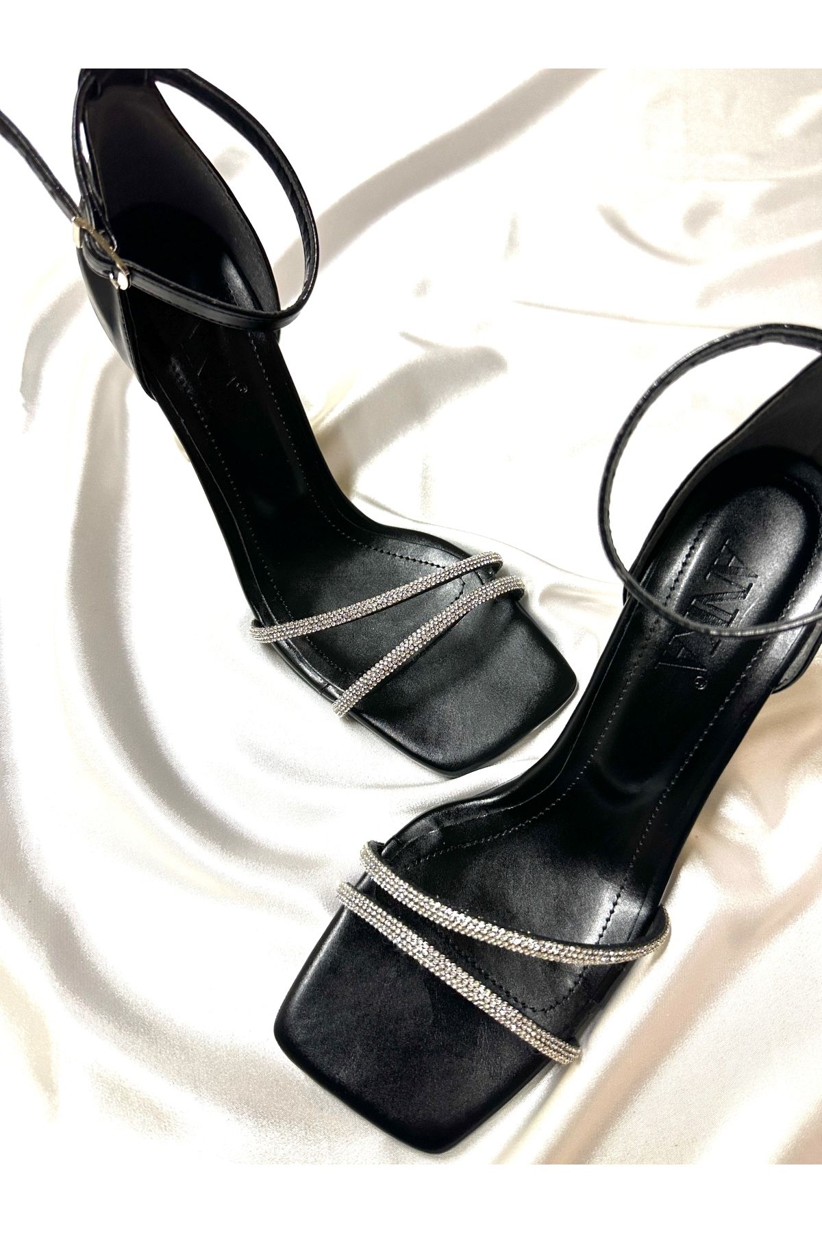 TrendyAnka Lady Siyah Taşlı Çok Şık 8 Cm Şeffaf Topuklu Küt Kare Burunlu Düğün Nişan Abiye Ayakkabı Sandalet