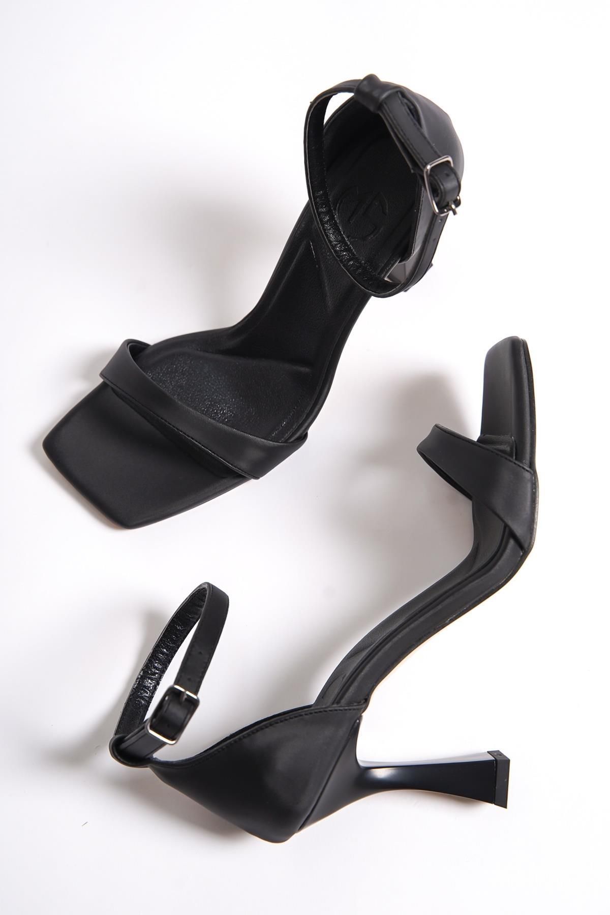 Modabuymus Siyah Tek Bantlı Kadeh Topuk Ayakkabı - Middle