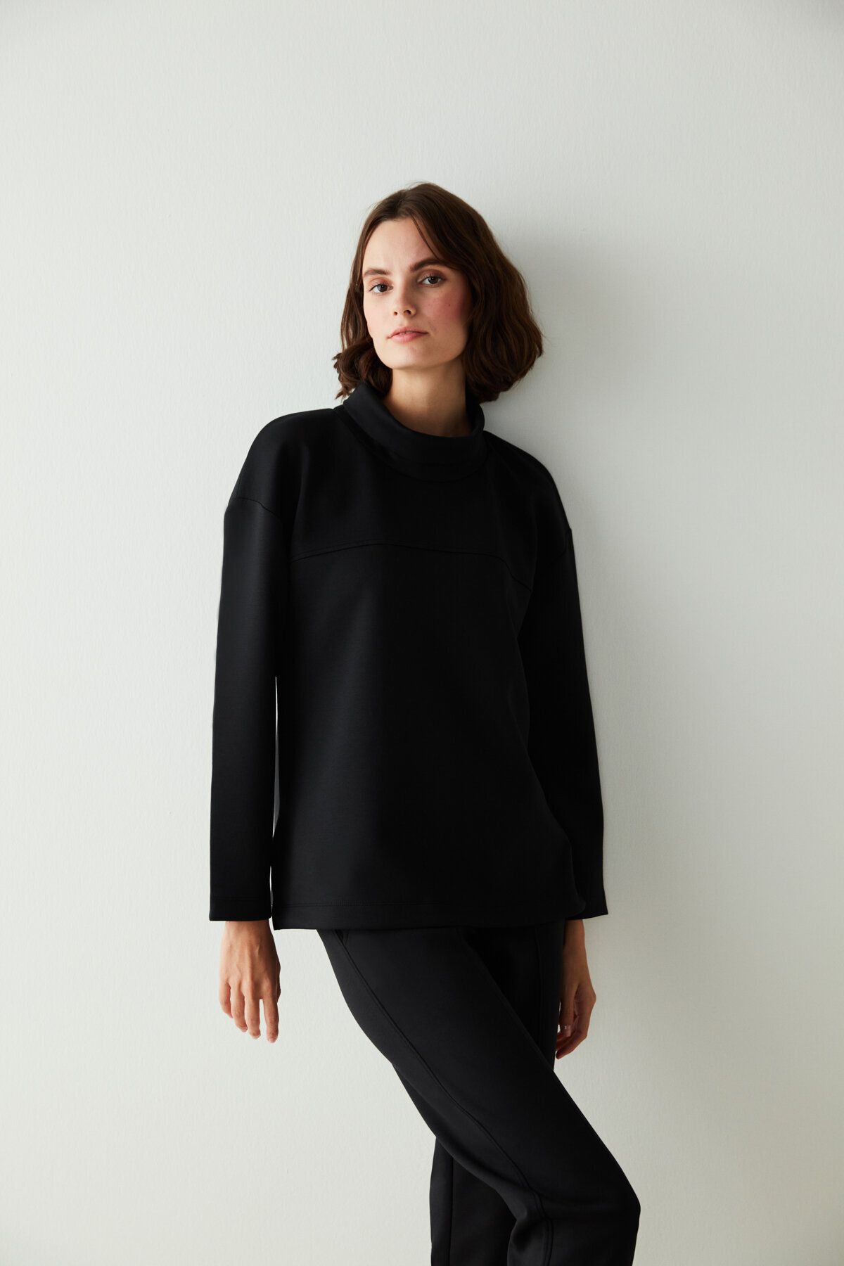 Penti Siyah Uzun Kollu Boğaz Detaylı Sweatshirt