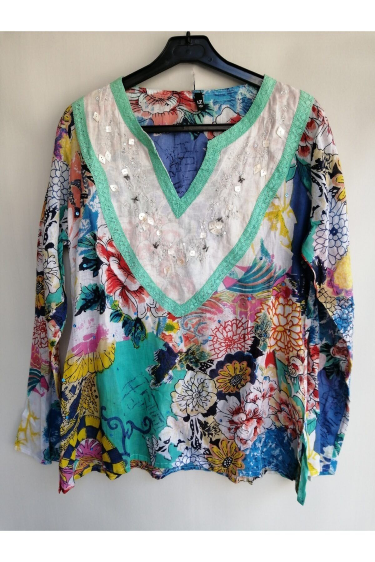 Butik Tülin Kadın Otantik Çok Renkli Desenli Sedef Nakışlı Bluz