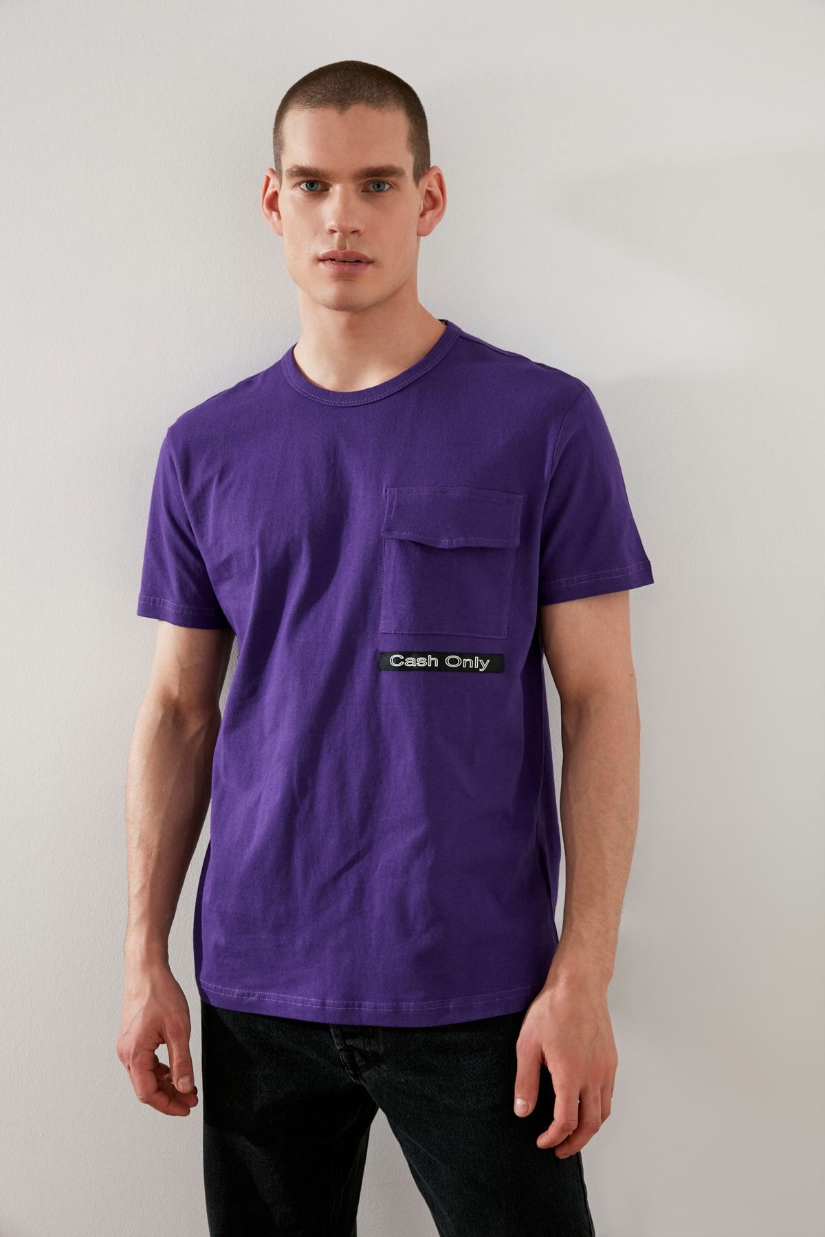 TRENDYOL MAN Mor Erkek Regular Fit Kısa Kollu Cep Detaylı T-Shirt TMNSS21TS2491