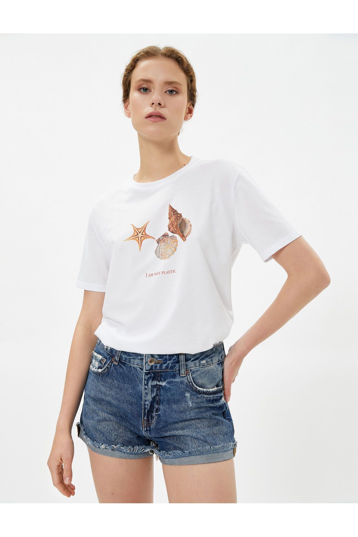 Koton Şahika Ercümen X Koton - Deniz Kabuğu ve Deniz Yıldızı Baskılı Pamuklu Tişört