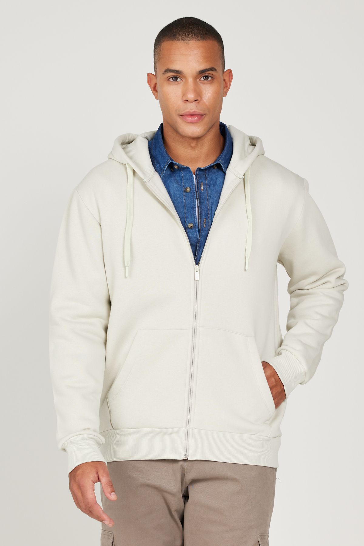 AC&Co / Altınyıldız Classics Erkek Bej Standart Fit Normal Kesim Içi Polarlı 3 Iplik Kapüşonlu Fermuarlı Sweatshirt Ceket