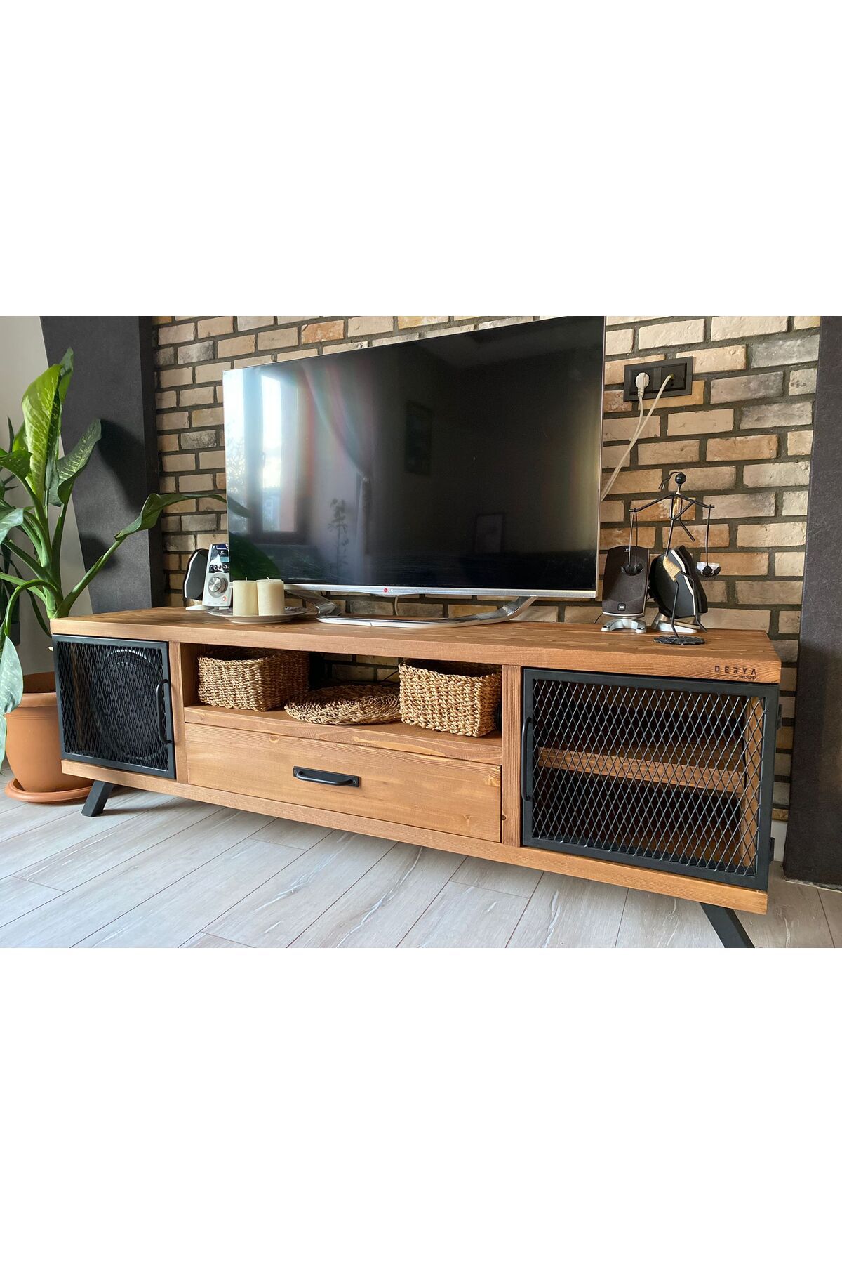 deryawood Style Masif Ahşap Demir Kapaklı Tv Ünitesi -Açık Ceviz RENK-180X43X55 cm