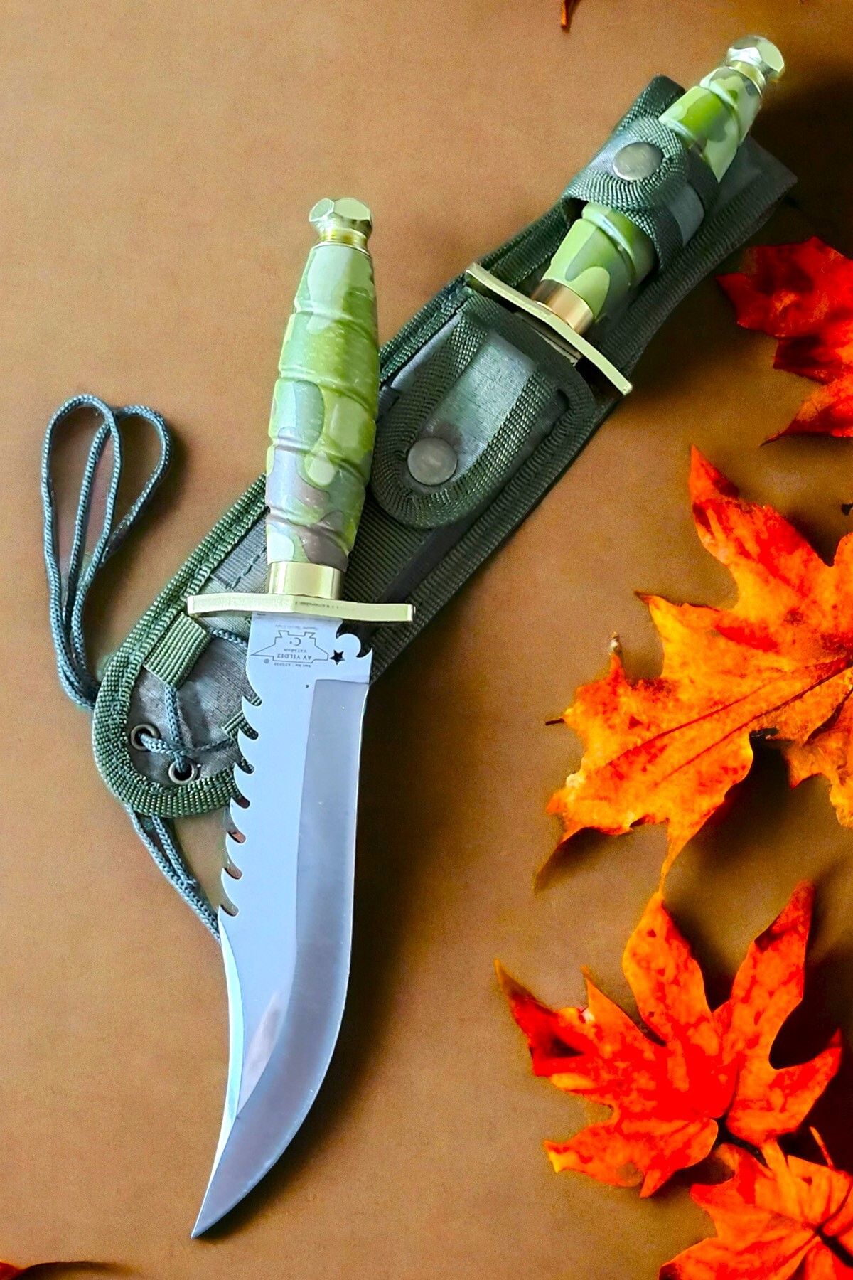 SWENCRAFT Outdoor Bıçak El Yapımı Dövme Çelik Bıçak Komando Rambo Kamp Av Bıçak Çakı Kılıflı (28 Cm)