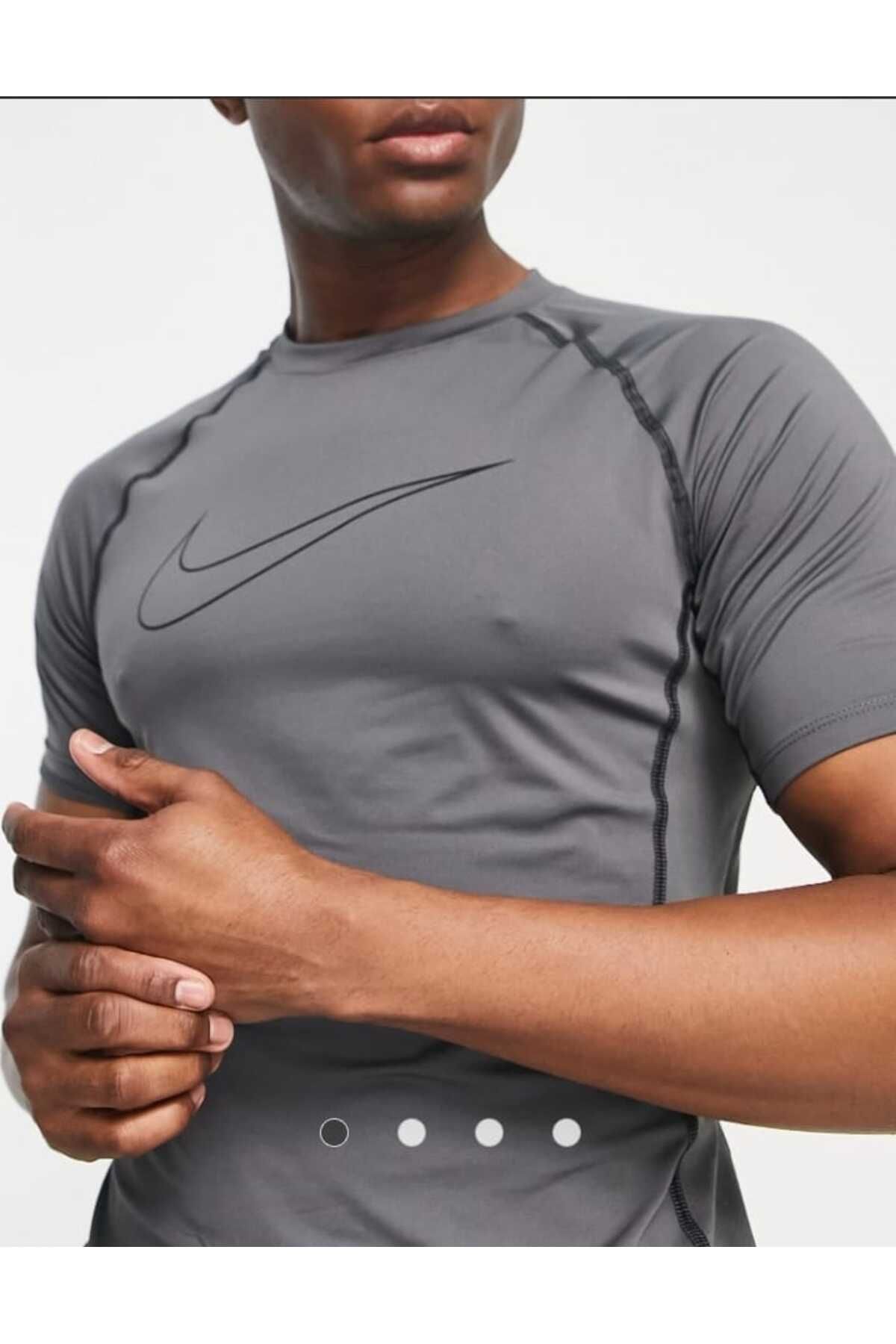 Nike Pro Dri-FIT Sıkı Kesimli Kısa Kollu Erkek Üstü