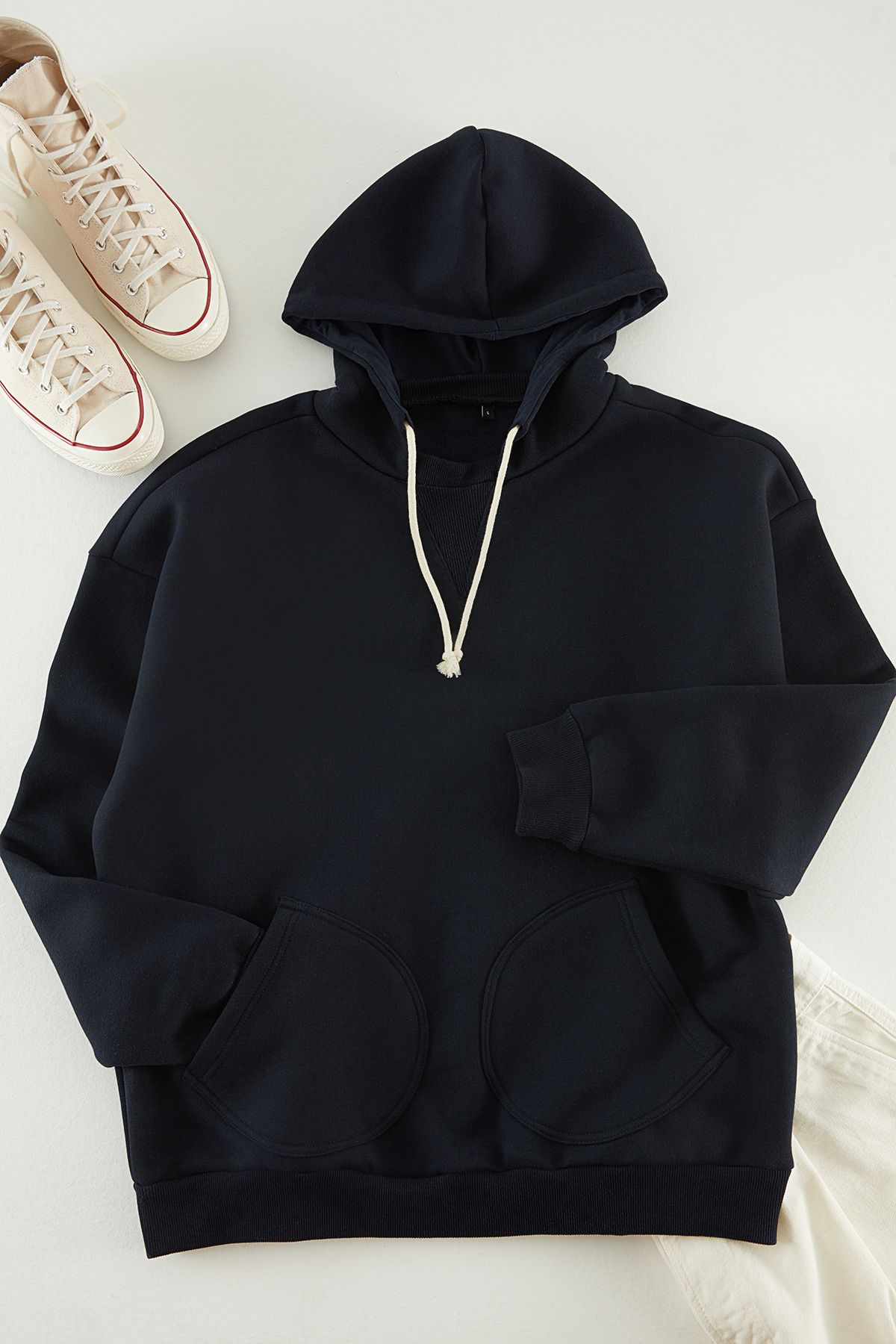 TRENDYOL MAN Lacivert  Limited Edition Oversize/Geniş Kesim Cepli İçi Polarlı Sweatshirt TMNAW24SW00226