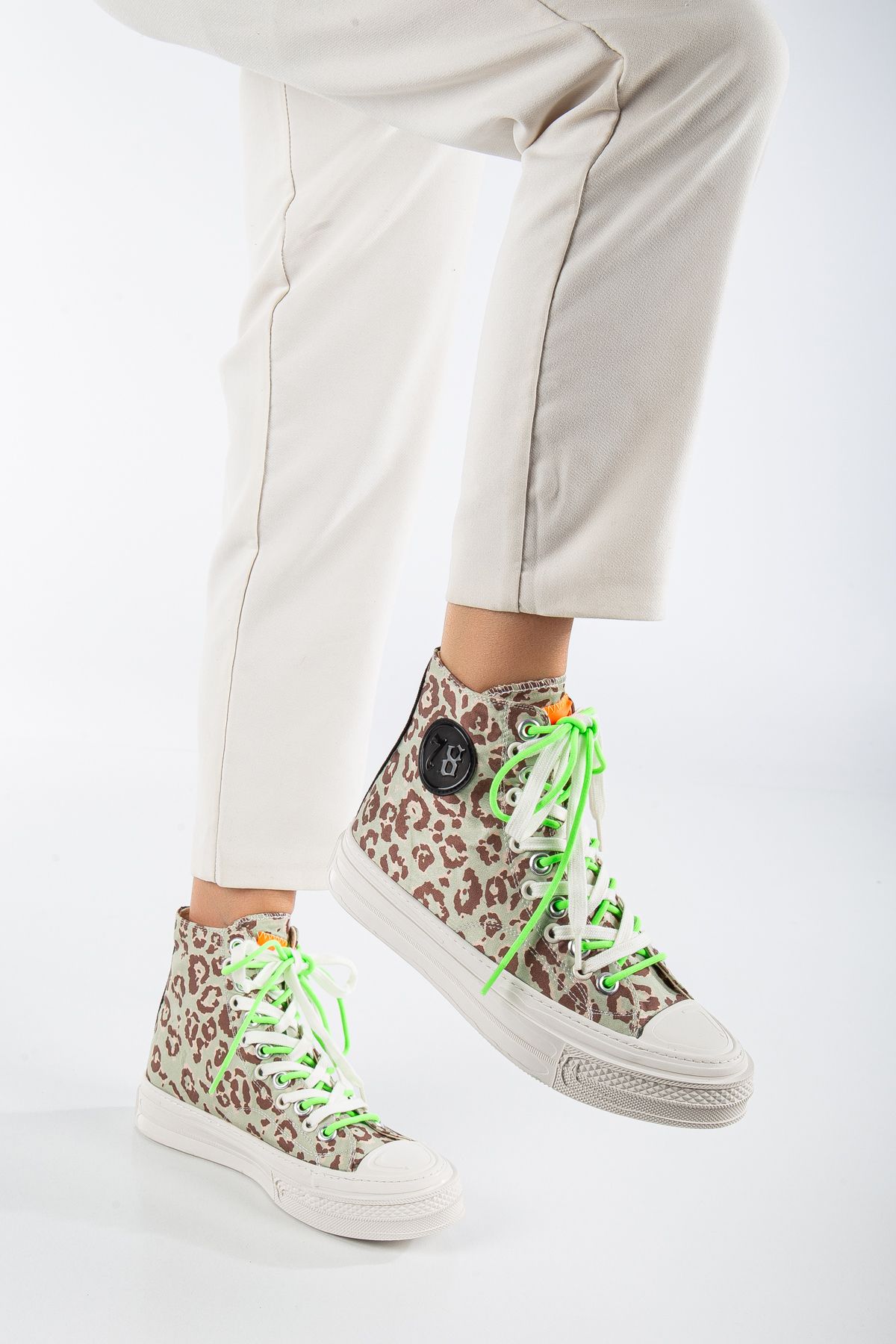 Guja 22K285-2 Leaopar Desenli Yeşil-Beyaz Bağcıklı Kadın Casual Günlük Ayakkabı