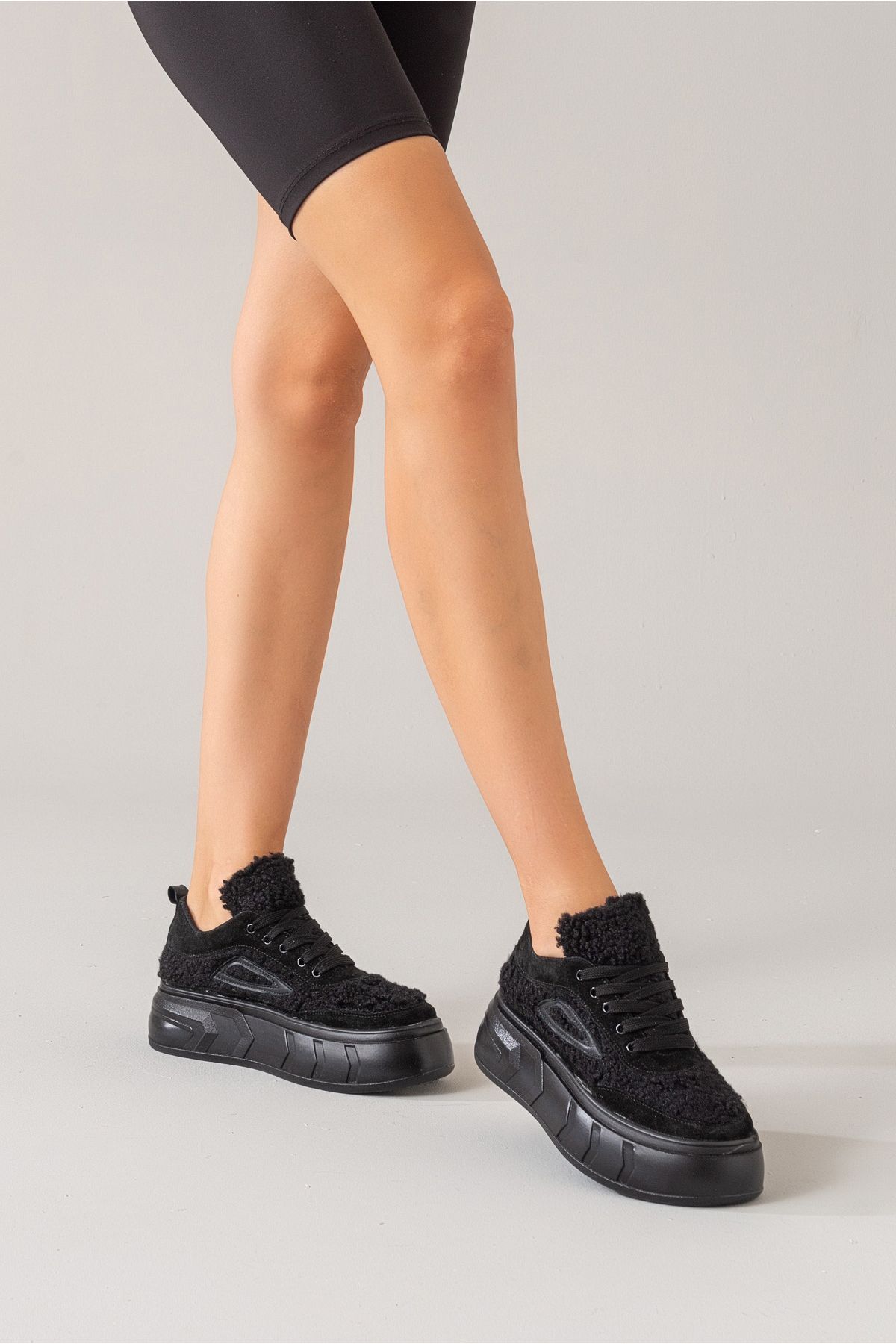 Zeynep Sıradağlı Alego Kadın Deri Spor Ayakkabı Siyah Süet-Siyah Kürk