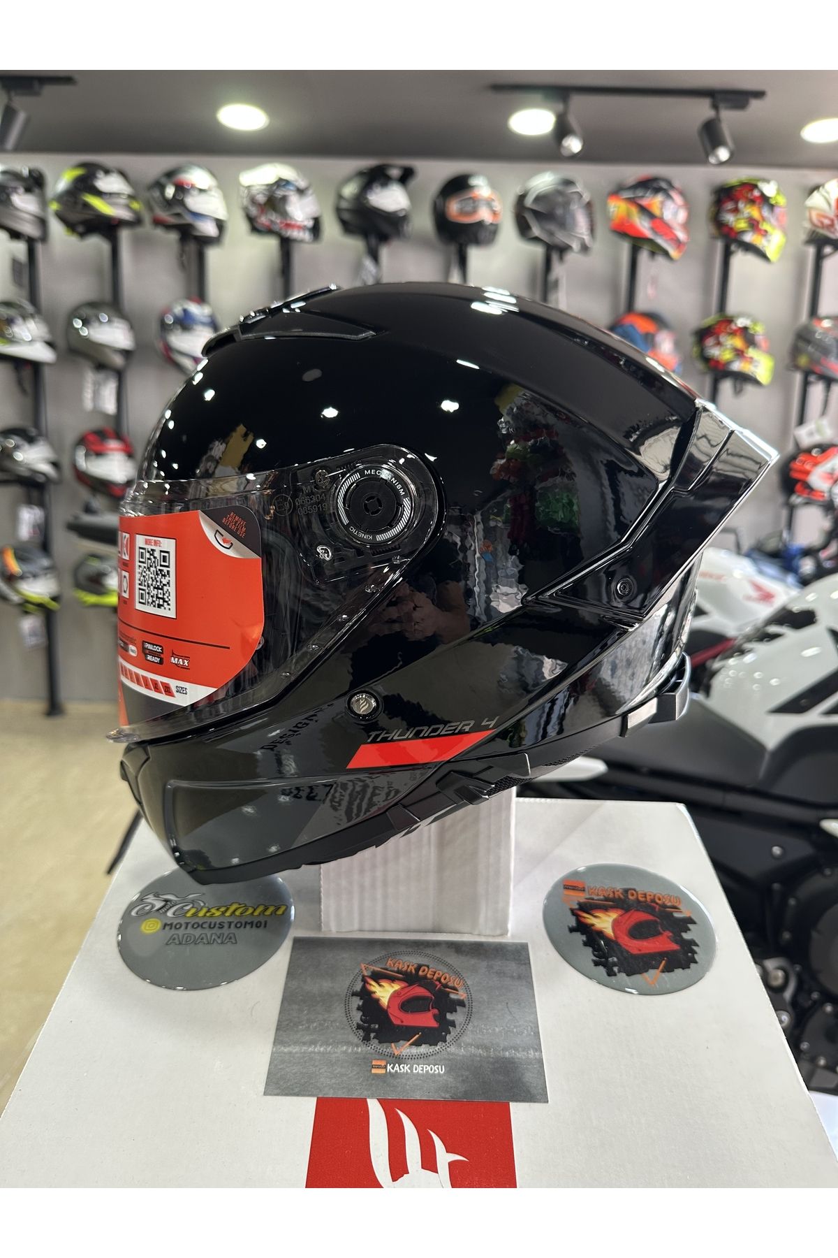 MT Helmets Thunder 4 Sv Parlak Siyah Motosiklet Kaskı