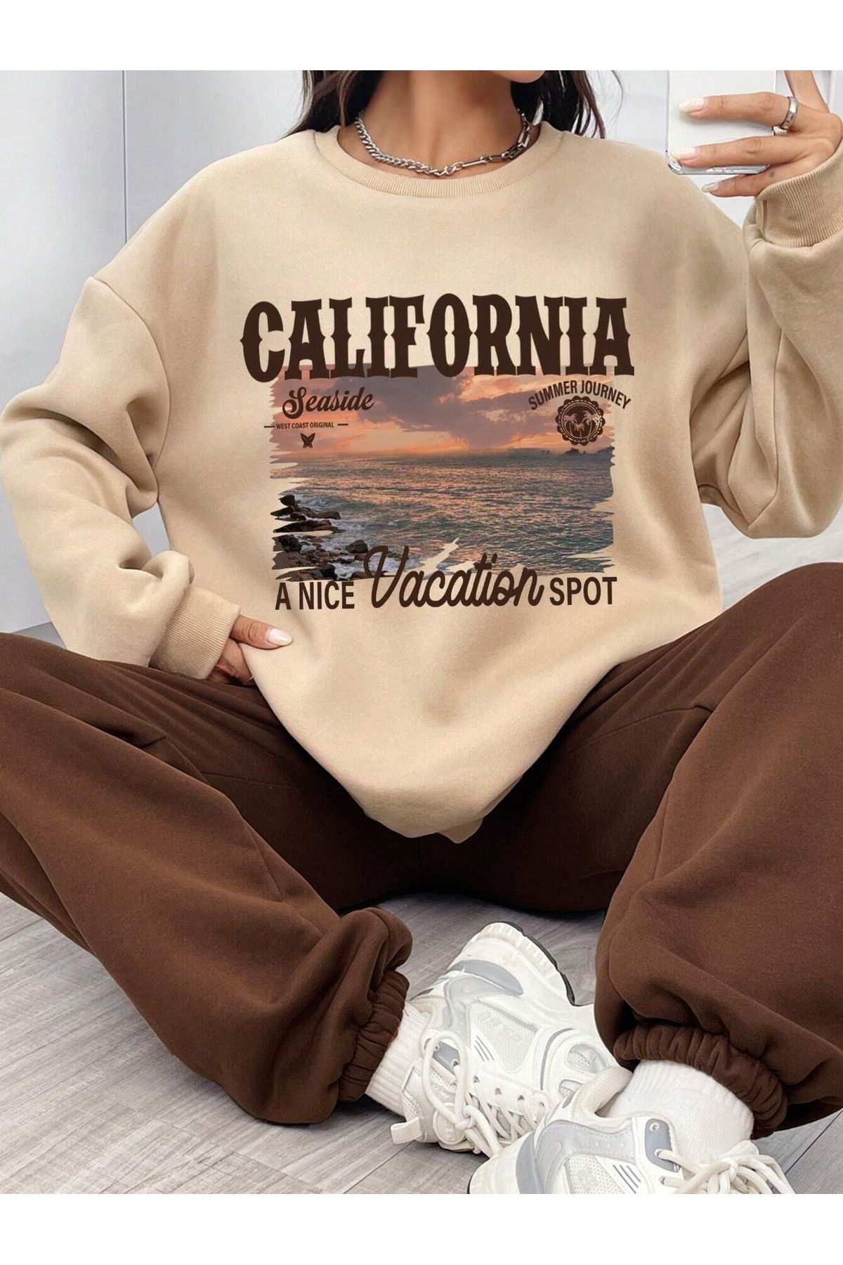 Trendseninle Kadın Bej California Seaside Baskılı Oversize Alt Üst Eşofman Takımı