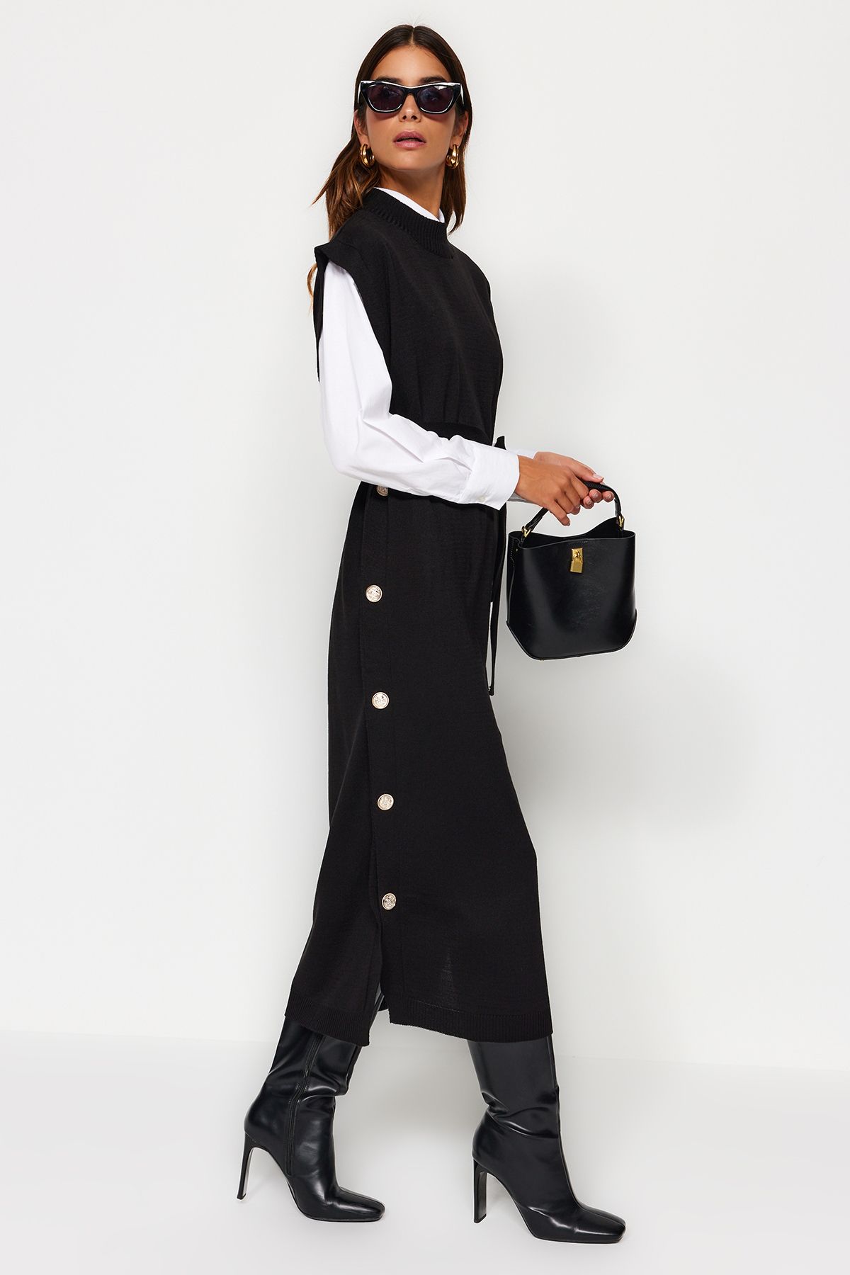 Trendyolmilla Modest Siyah Düğme Detaylı Triko Süveter Elbise TCTAW24UV00038