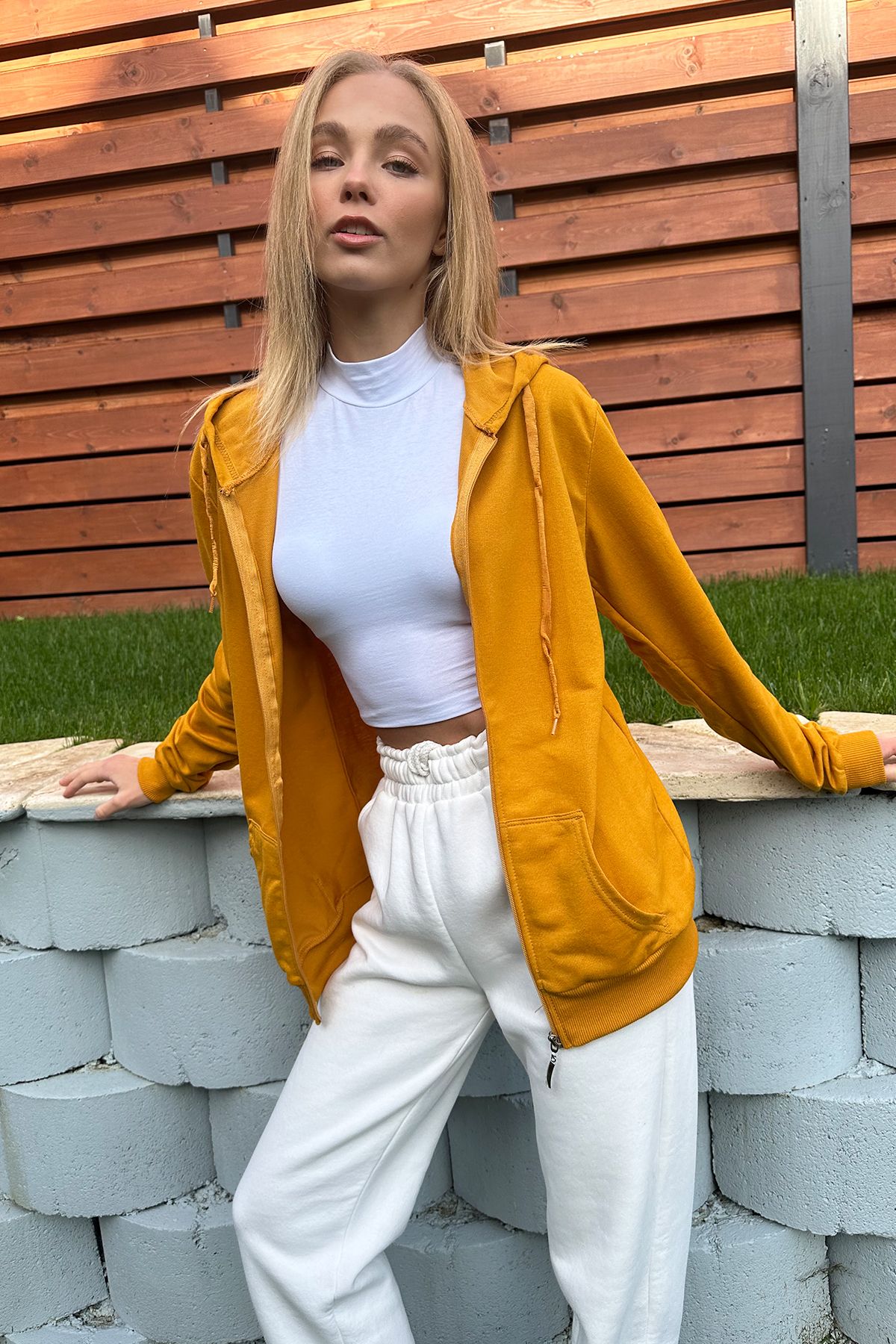 Trend Alaçatı Stili Kadın Hardal Sarısı Kapüşonlu Çift Cepli Fermuarlı Oversize Sweatshirt ALC-667-001