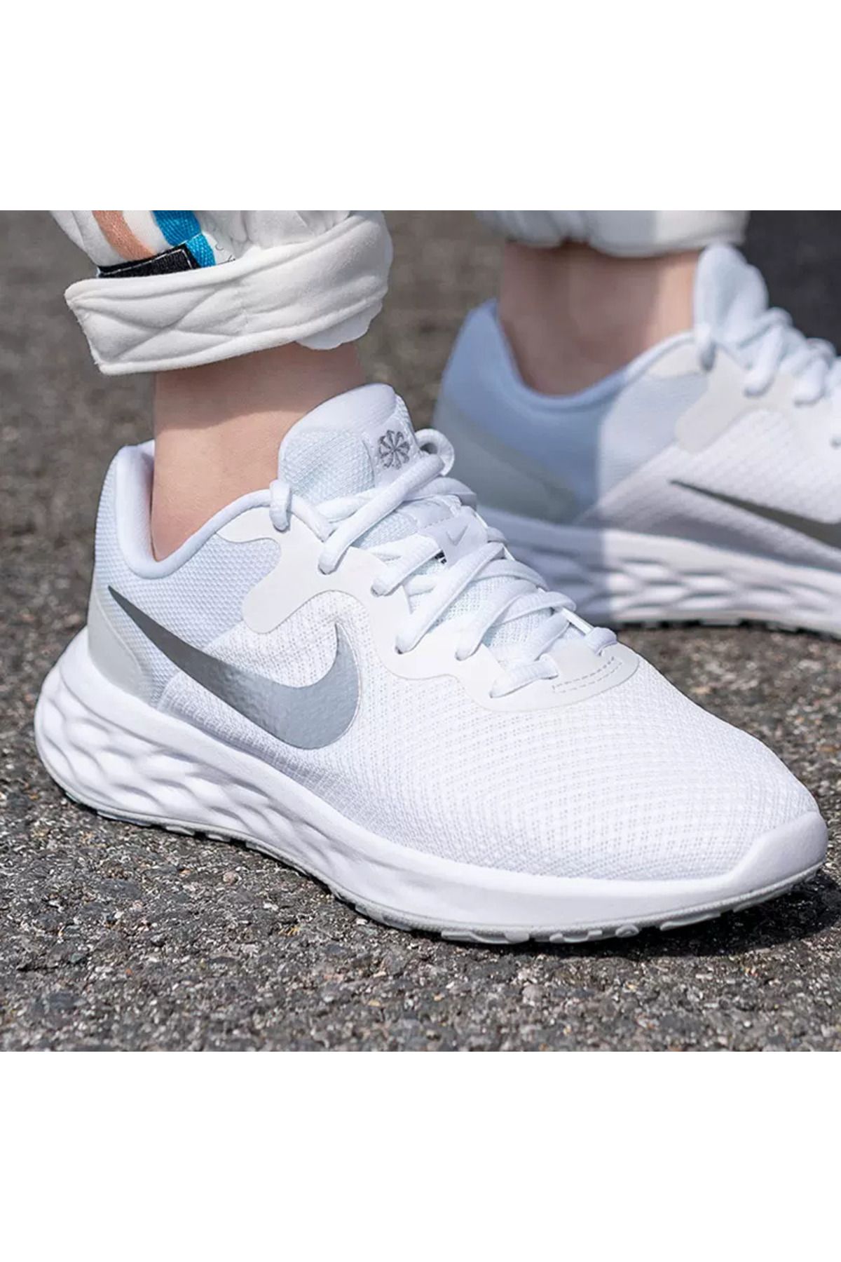 Nike W Revolution 6 Nn - Kadın Beyaz Spor Ayakkabı