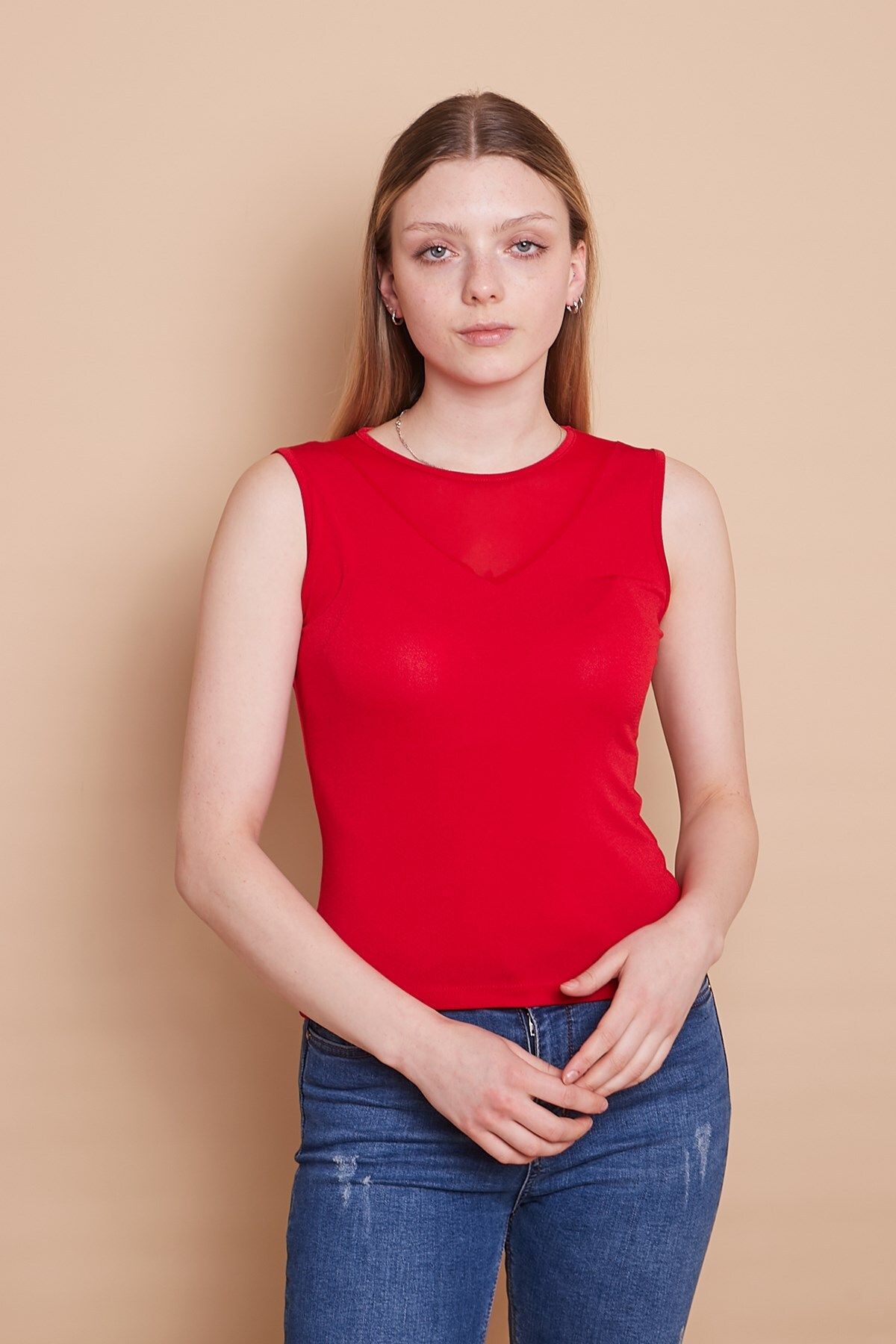 Jument Likralı Krep Kumaş Tül Detaylı Geniş Sıfır Yaka Kolsuz Body Bluz-kırmızı