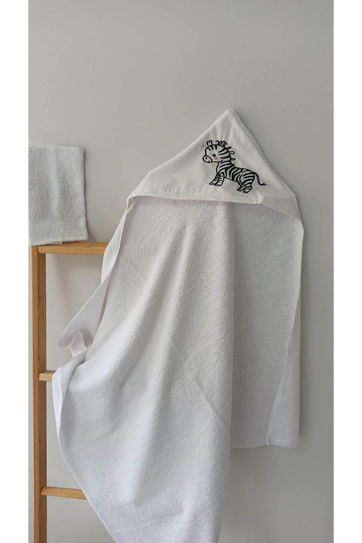 Ege HOME Decoration&Accessories Ege Home Bebek banyo havlu kese seti beyaz zebra nakışlı