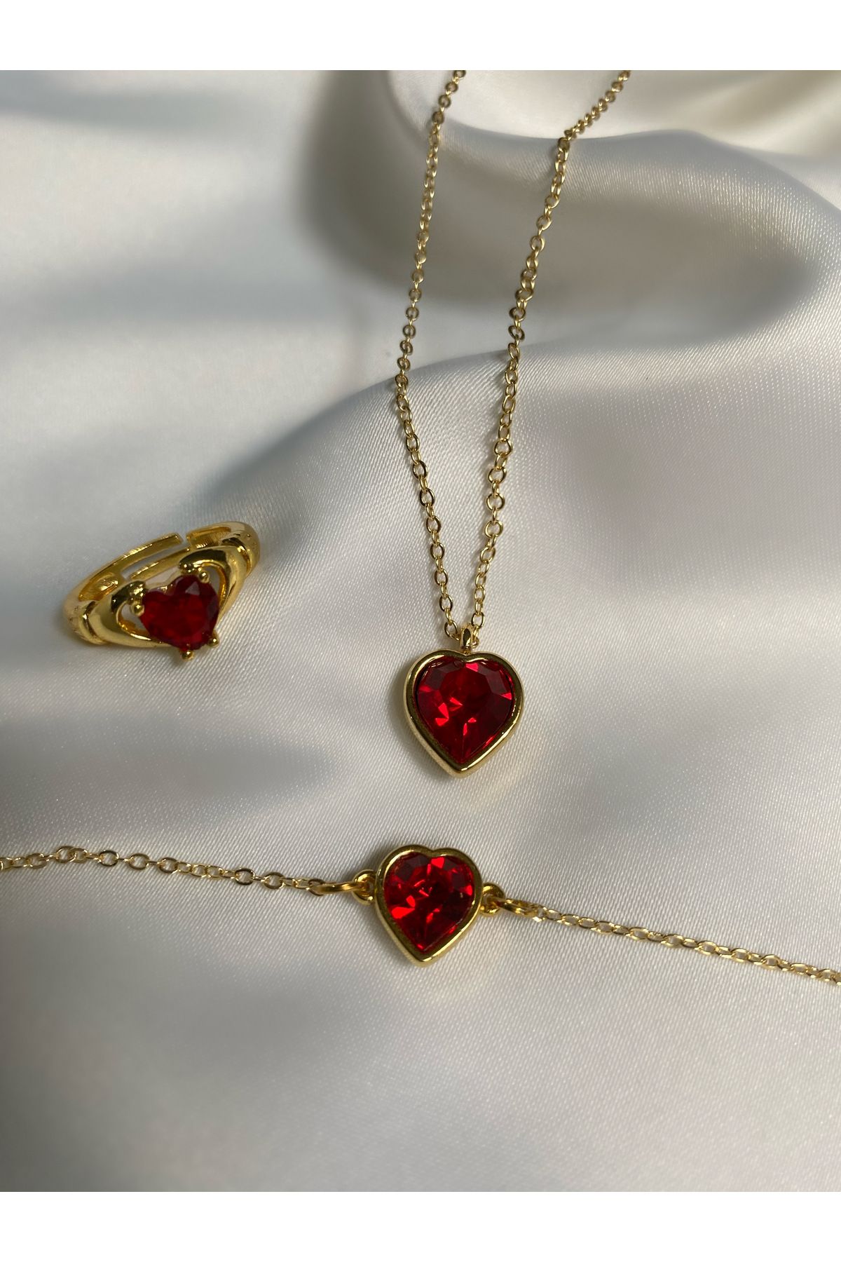 Sakura Accessories Kırmızı Kalpli Gold Kolye Bileklik Yüzük Set