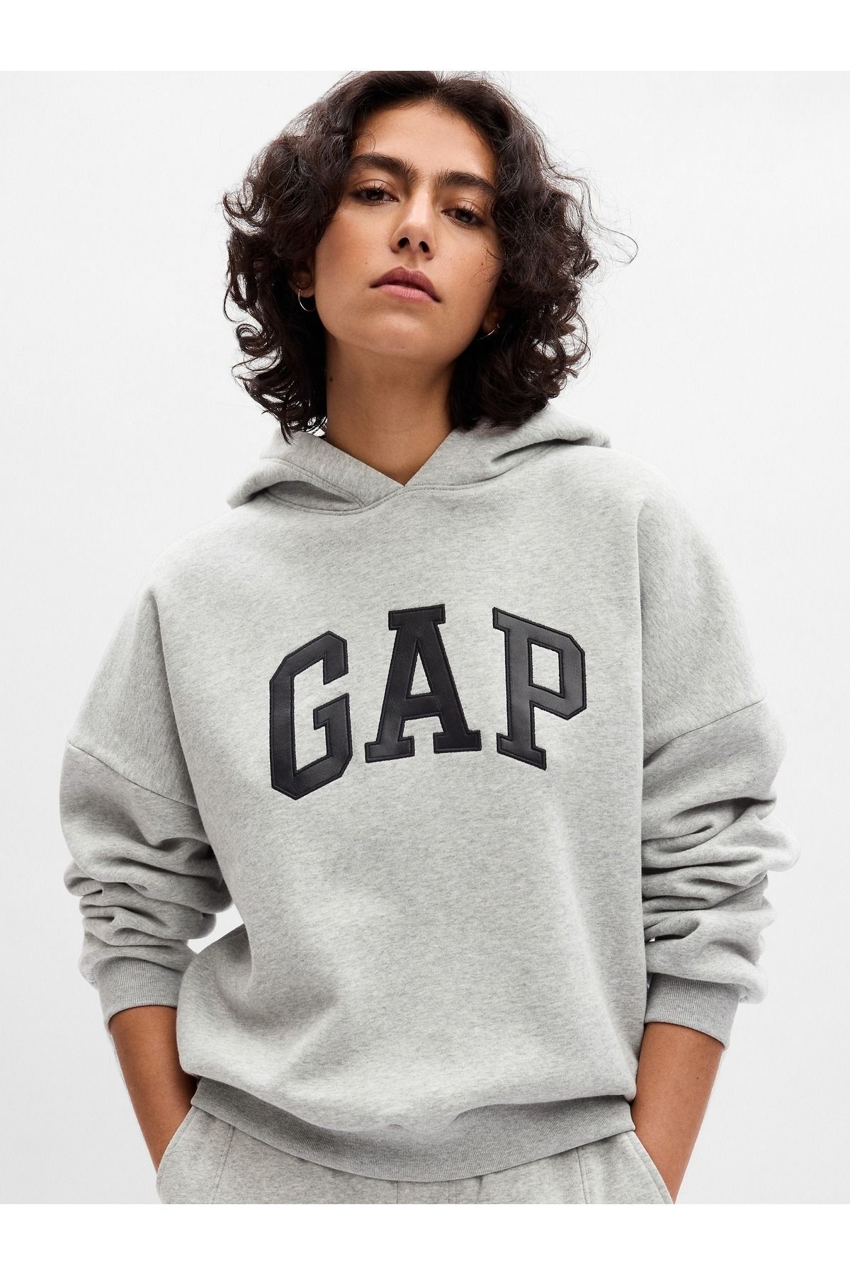 GAP Kadın Gri Vintage Soft Gap Logo Sweatshirt