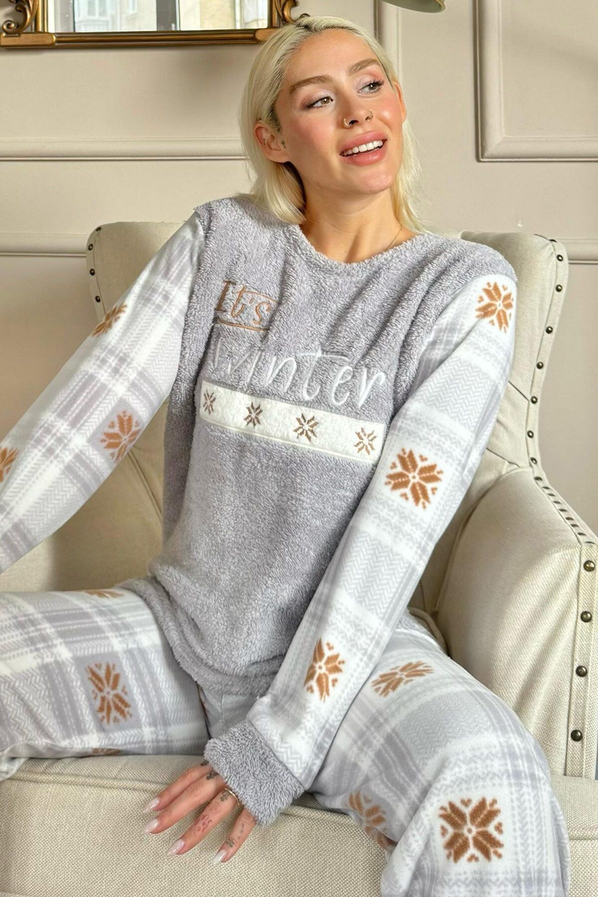 Pijamaevi Gri It's Winter Desenli Kadın Peluş Pijama Takımı