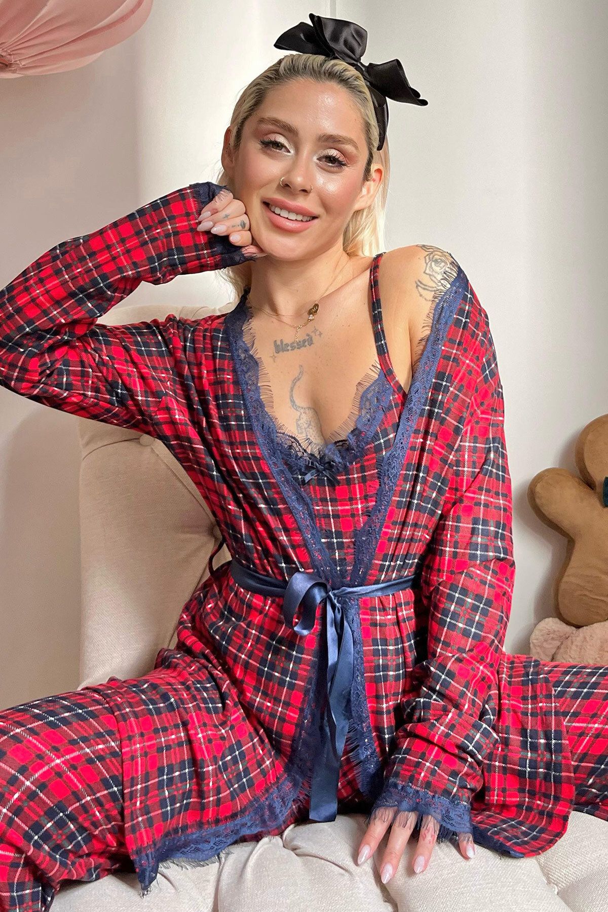 Pijamaevi Piti Kareli Baskılı Sabahlıklı Kadife Pijama Takımı