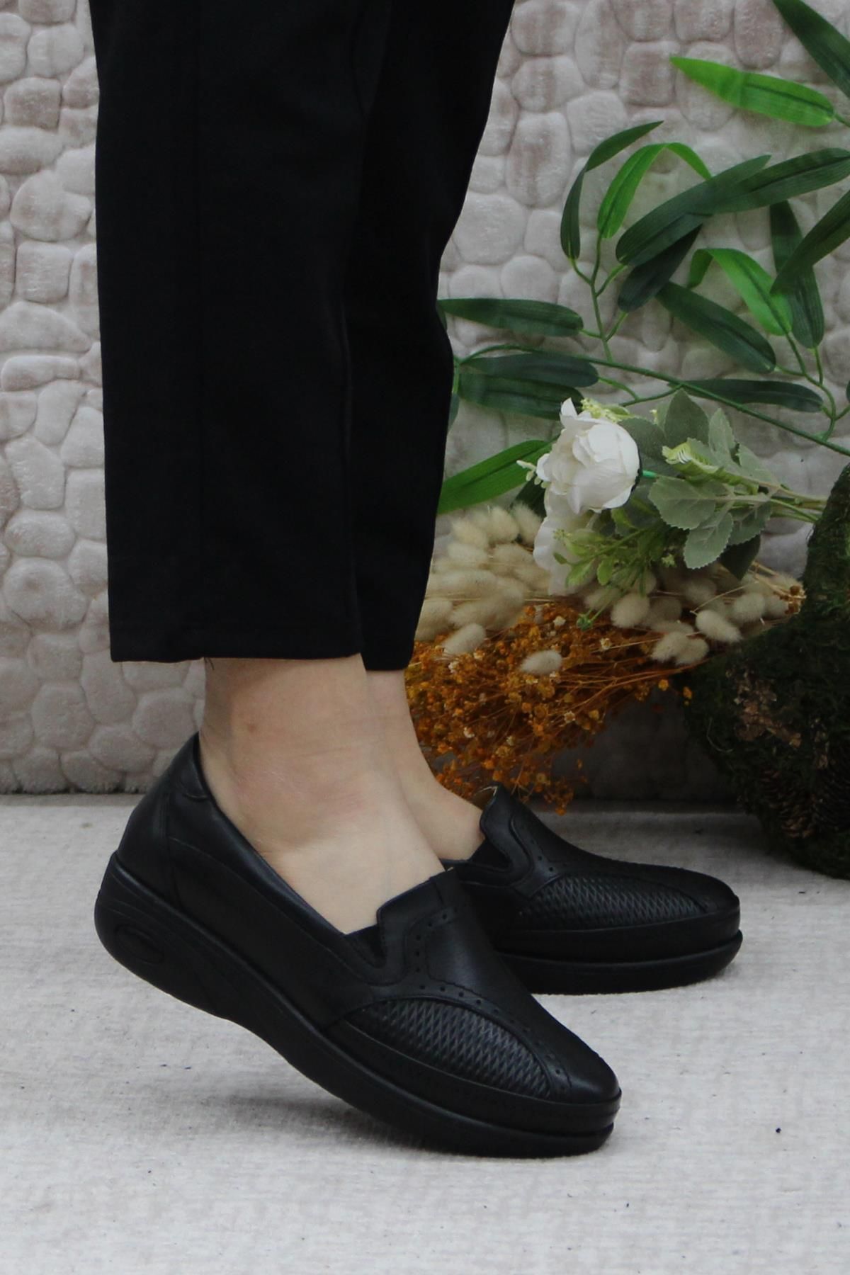 Mehmet Mete Comfort Hakiki Deri Kemik Çıkıntısına Özel Kadın Ayakkabı