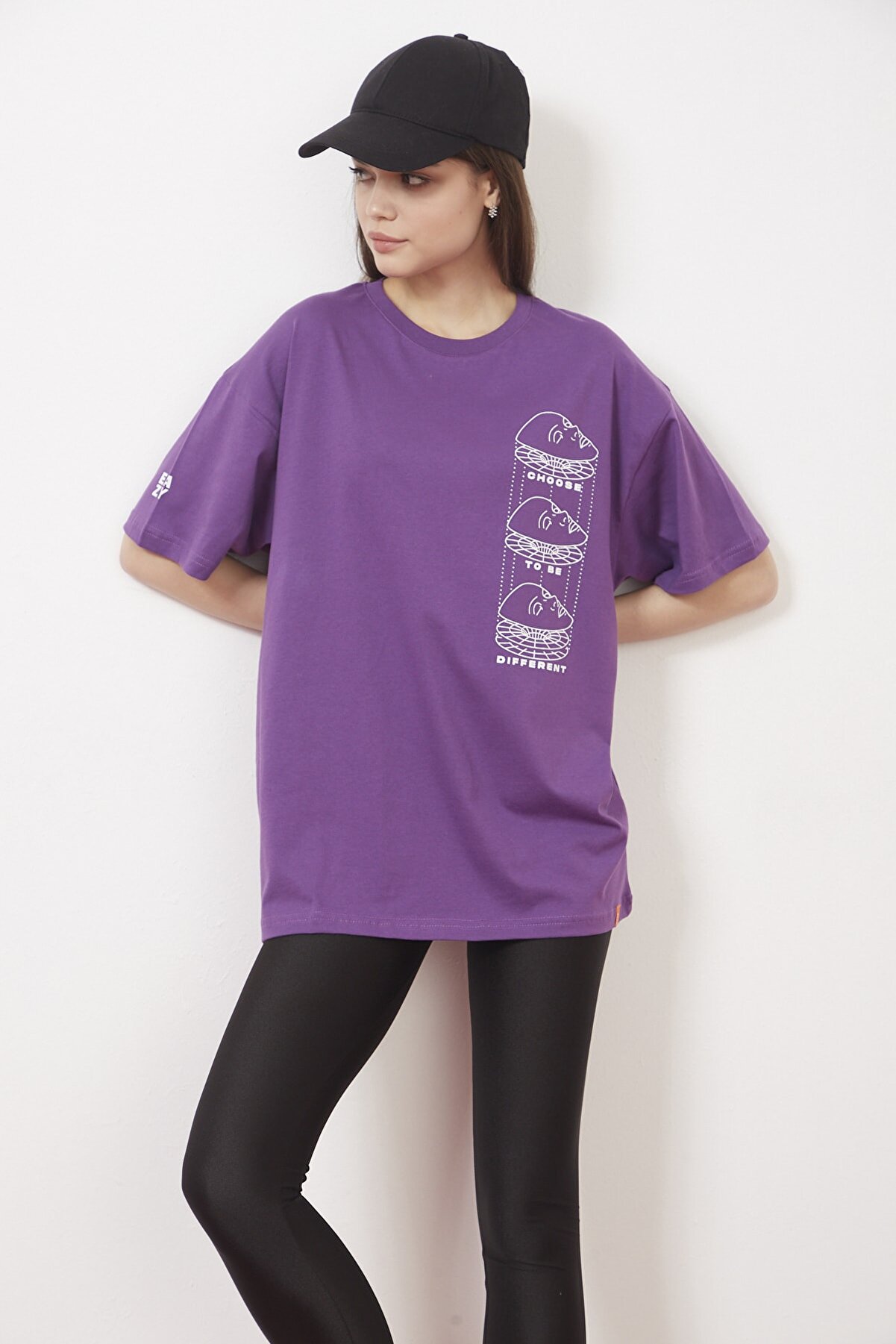 Eazy Co Eazy Mor Choose Different Unisex Oversize Baskılı Kısa Kollu T-shirt