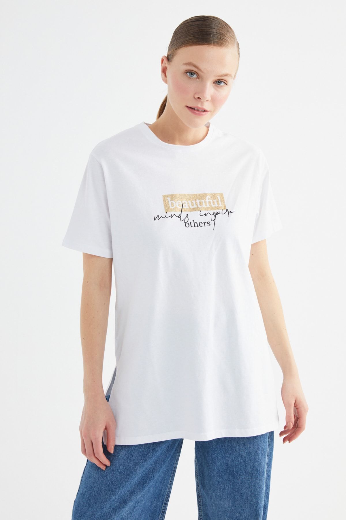 TRENDYOL MODEST Beyaz Baskılı Kısa Kollu Örme Tesettür T-shirt TCTSS21TN0276
