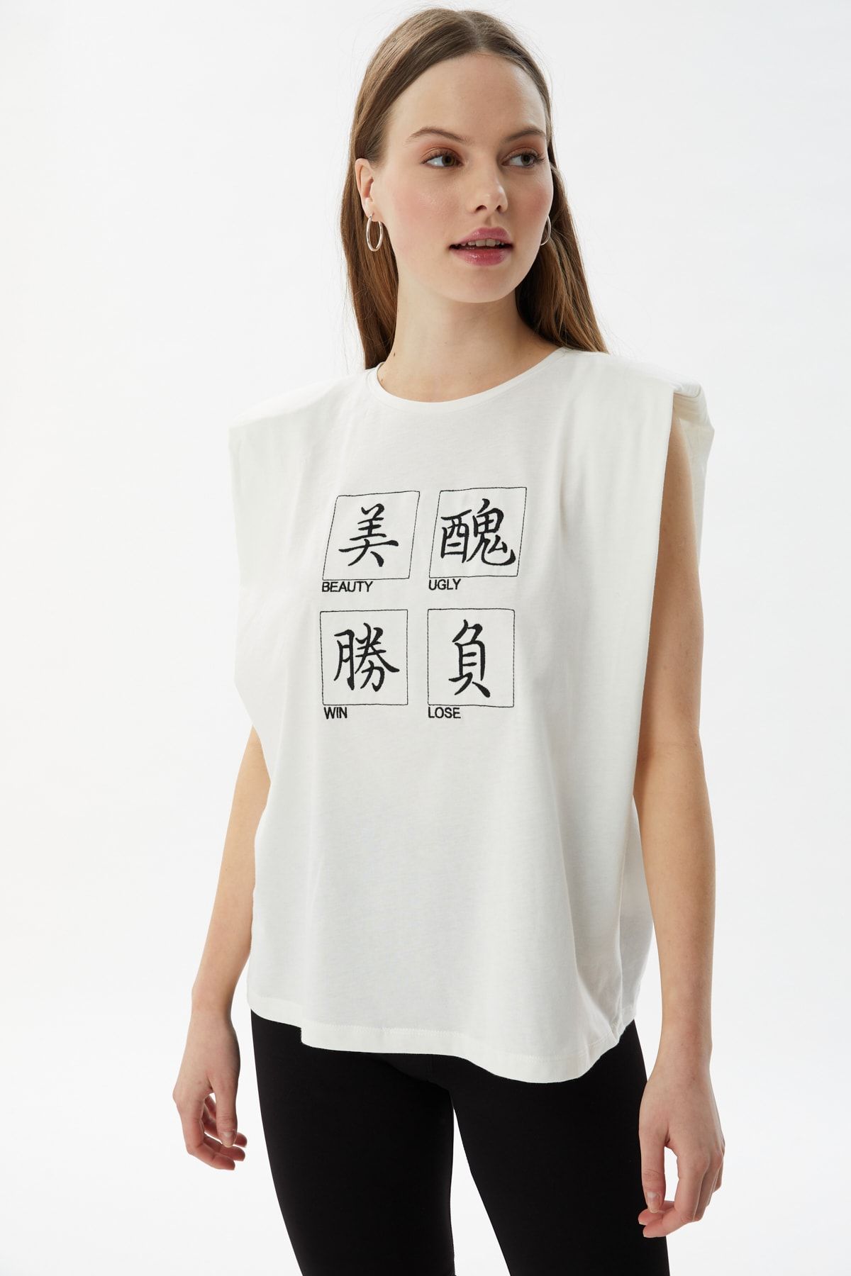 TRENDYOLMİLLA Beyaz Baskılı Vatkalı Basic Örme T-Shirt TWOSS21TS3590