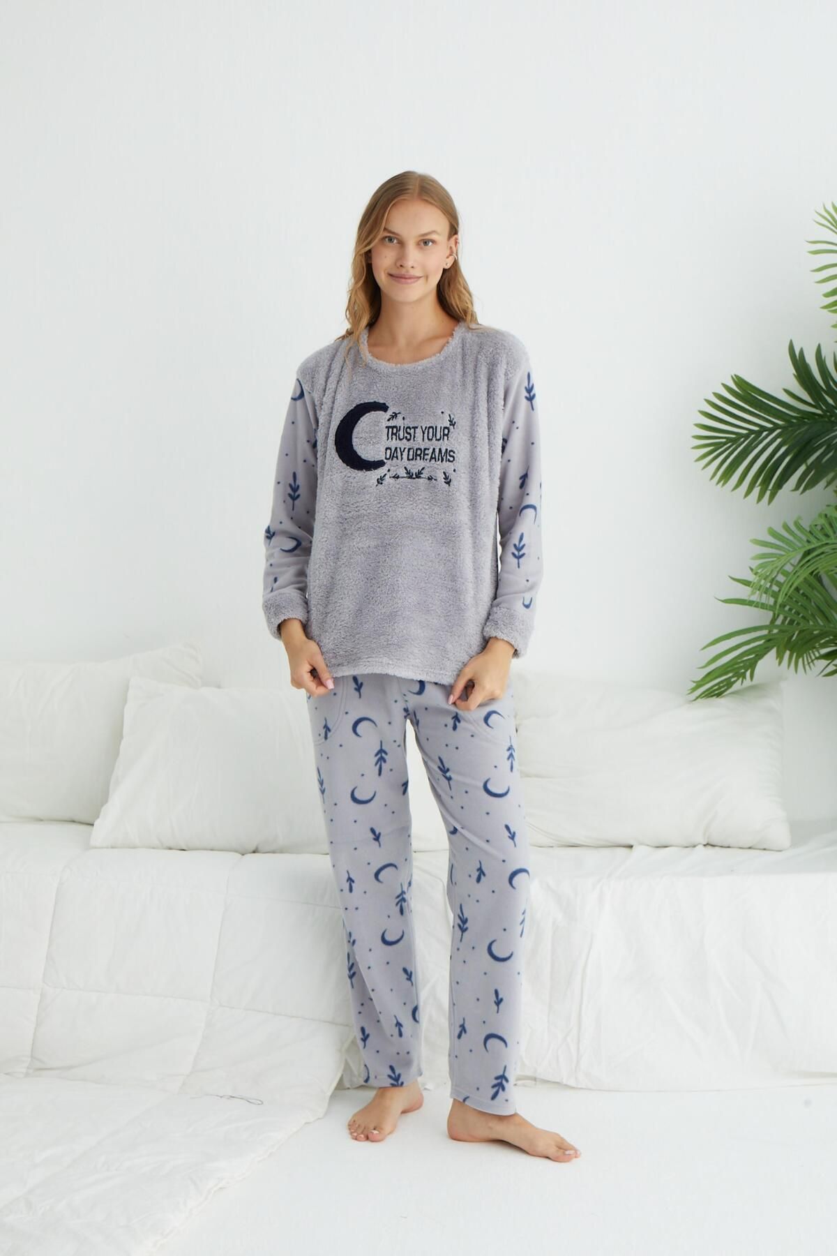 Estiva Kadın Kışlık Ay Desenli Polar Pijama Takımı