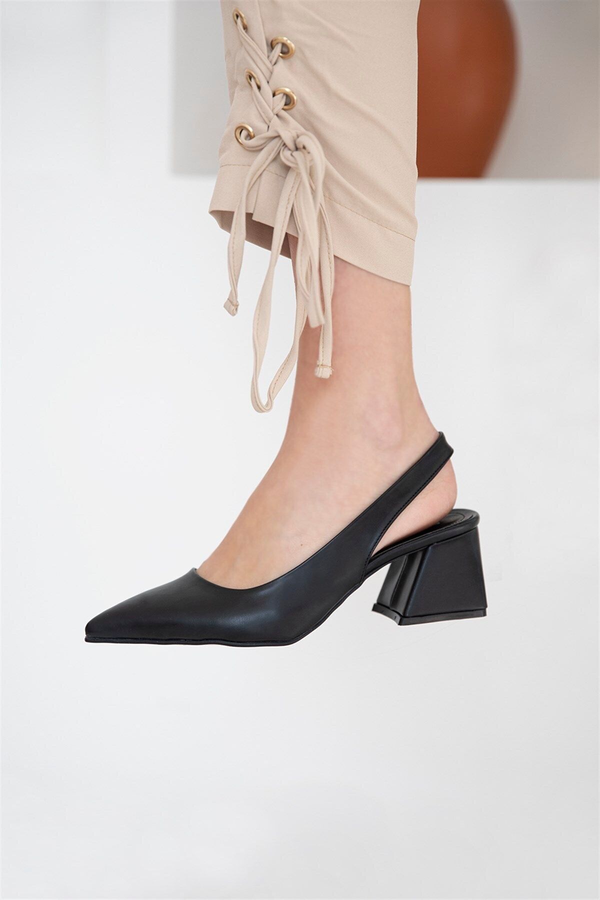 Straswans Selinda Kadın Deri Topuklu Ayakkabı Siyah