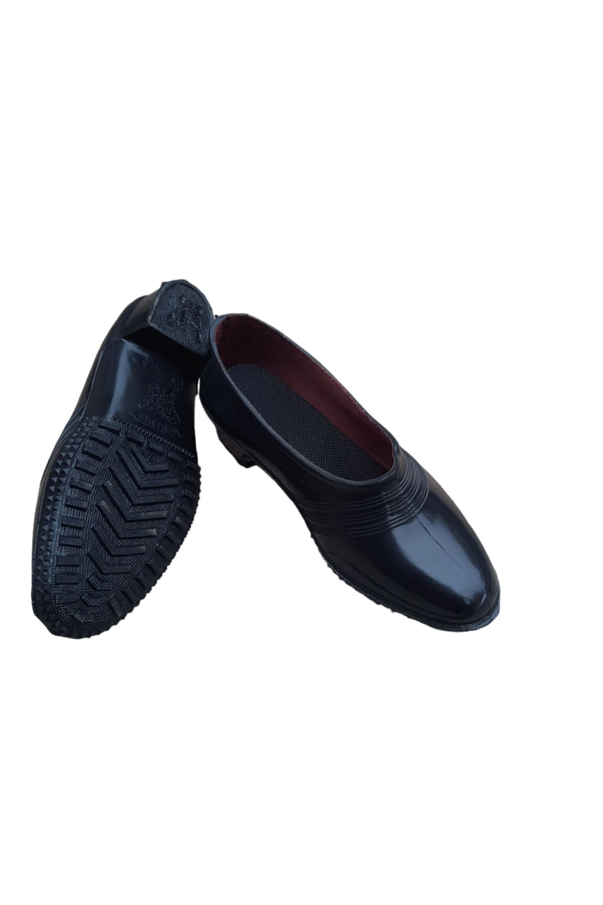 Emek Topuklu astarli kara lastik ayakkabı