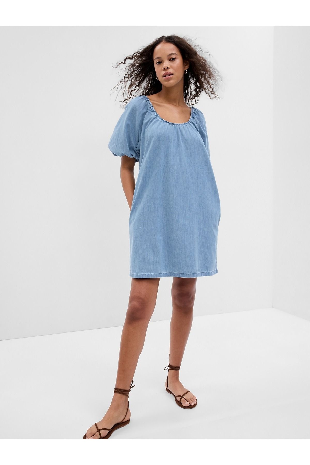 GAP Kadın Açık Mavi %100 Organik Pamuk Denim Kabarık Kol Mini Washwell™ Elbise