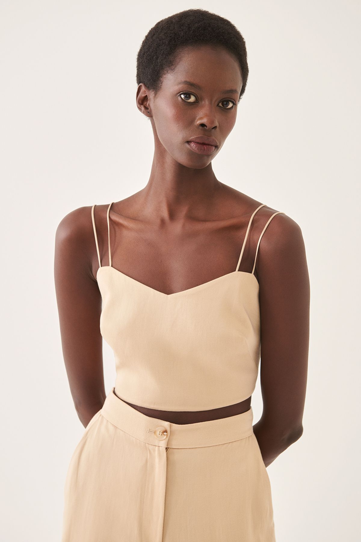 Perspective Jarmo Slim Fit V-yaka Askılı Bej Renk Kadın Crop Bluz