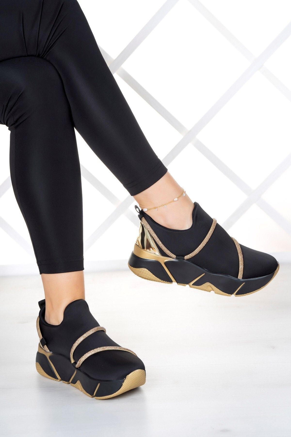 Erkan Saçmacı Barbara Siyah Streç Altın Taşlı Spor Ayakkabı