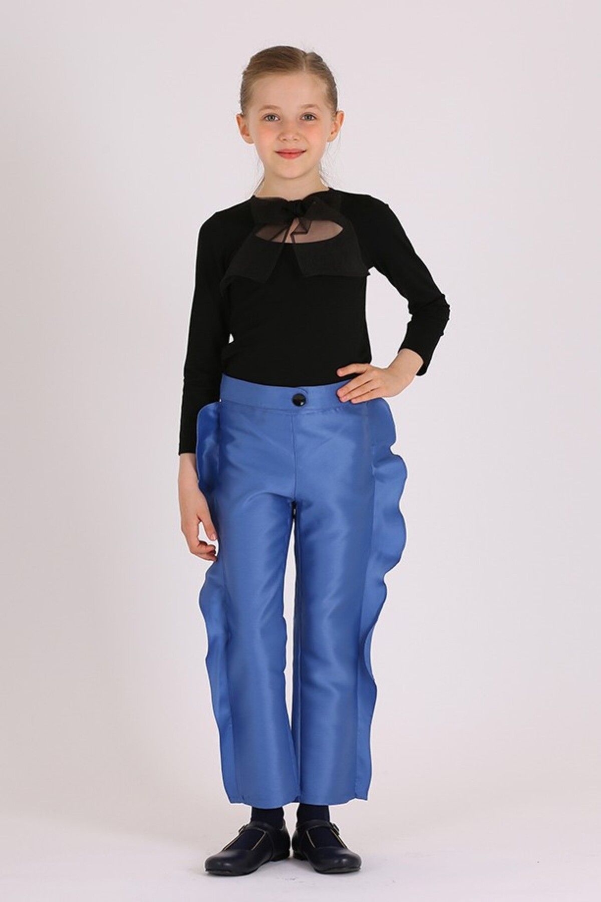 Goose Kız Çocuk Önü Bağlamalı Siyah Bluz Yanları Volanlı Mavi Pantolon Kombin | 2 Parça