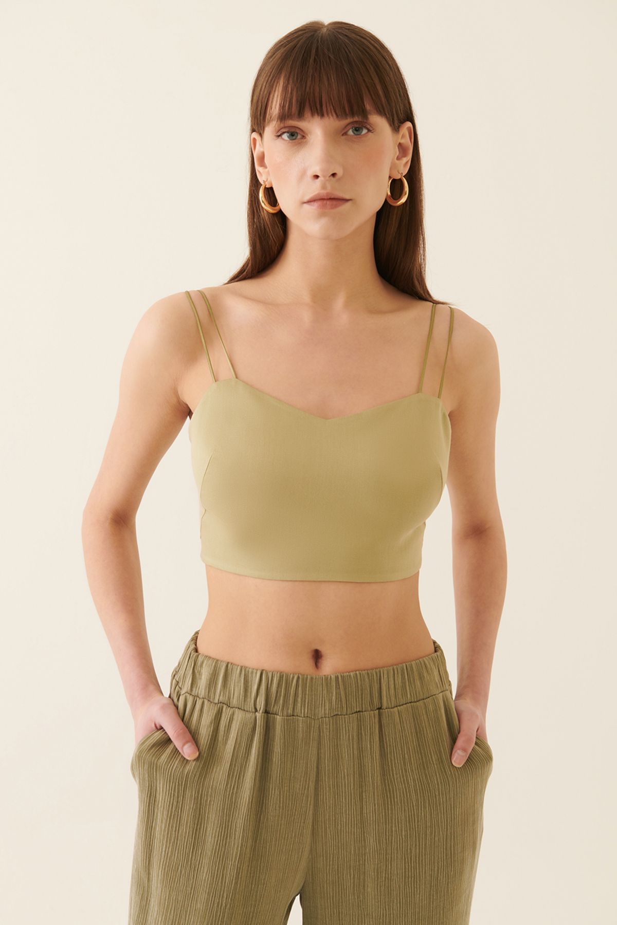 Perspective Jarmo Slim Fit V-yaka Askılı Açık Haki Renk Kadın Crop Bluz