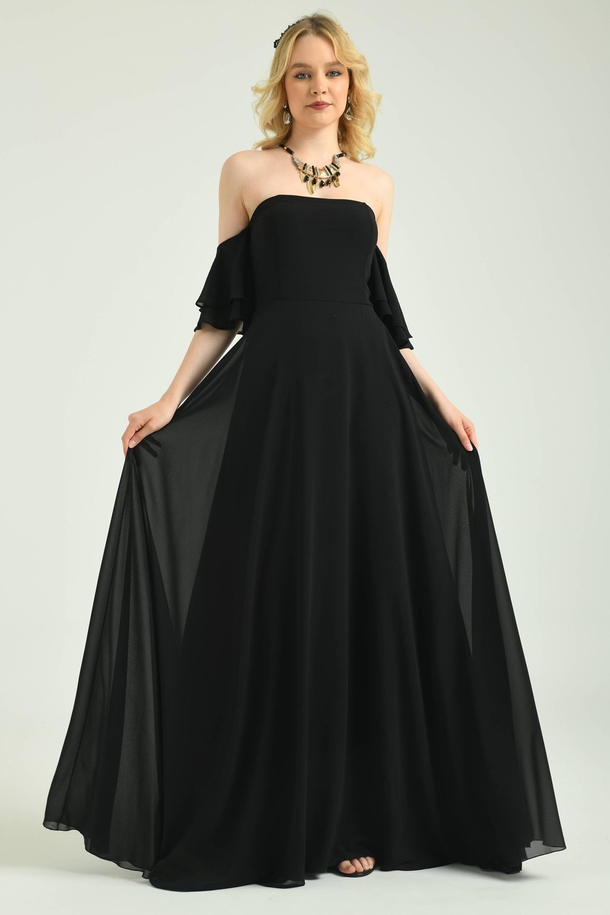 lovebox Astarlı Şifon Kumaş Straplez Yaka Takma Kol Detaylı Geniş Prenses Kesim Siyah Abiye Elbise 9786
