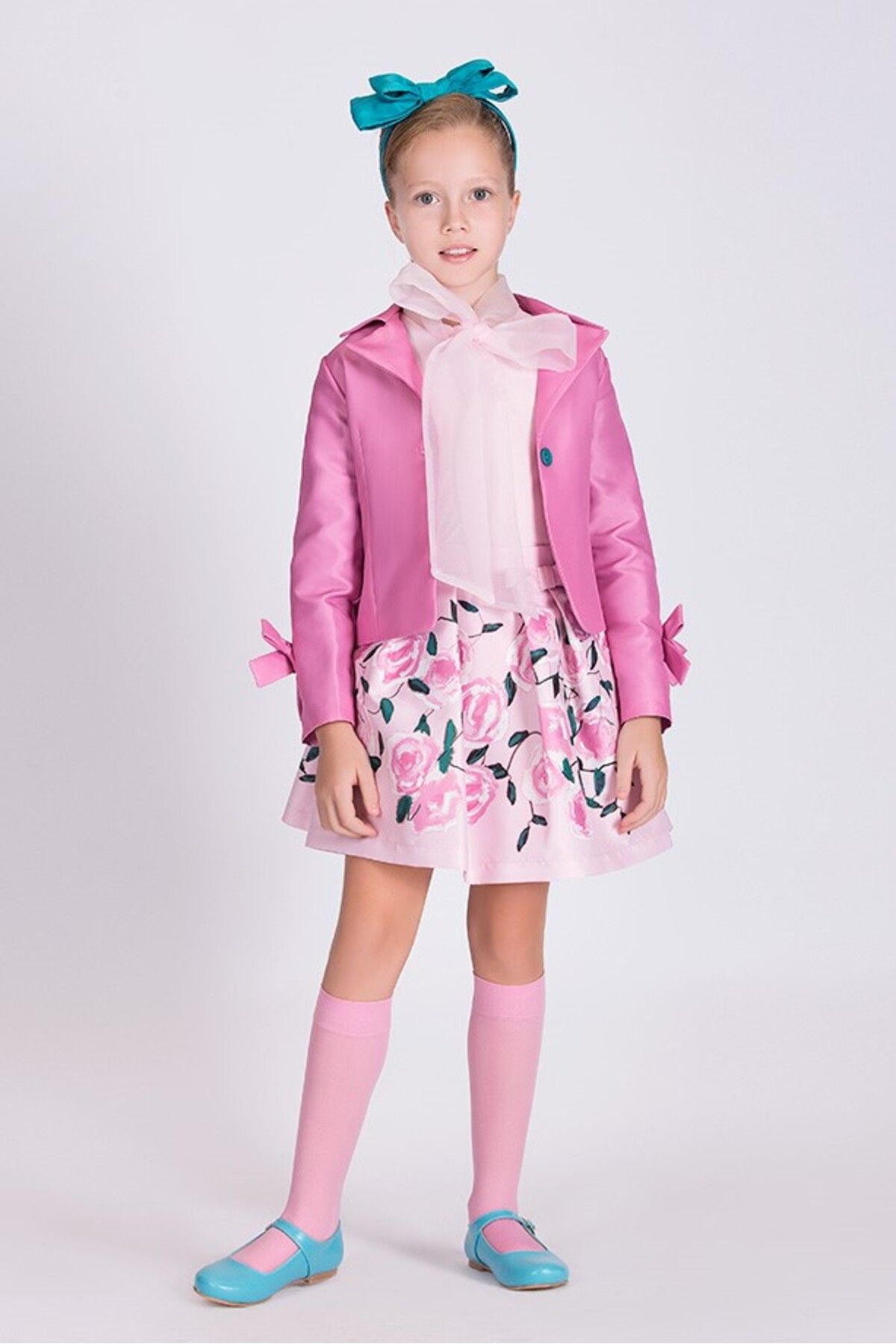 Goose Kız Çocuk Yakası Fiyonklu Pembe Bluz Çiçek Baskılı Etek Pembe Ceket Kombini | 3 Parça