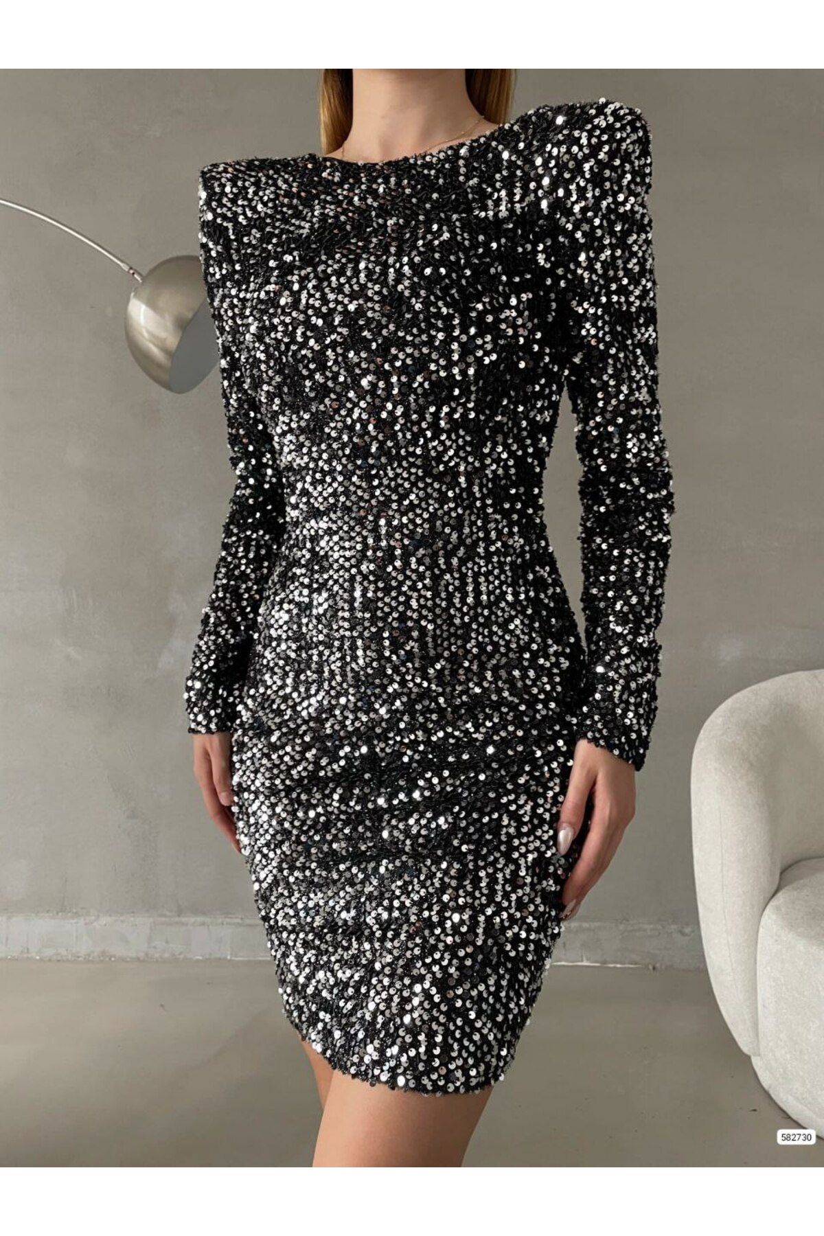 S&A Collectionn Kadın Dar Kesim Vatkalı Sırtı Açık Pul Payetli Uzun Kol Mini Elbise