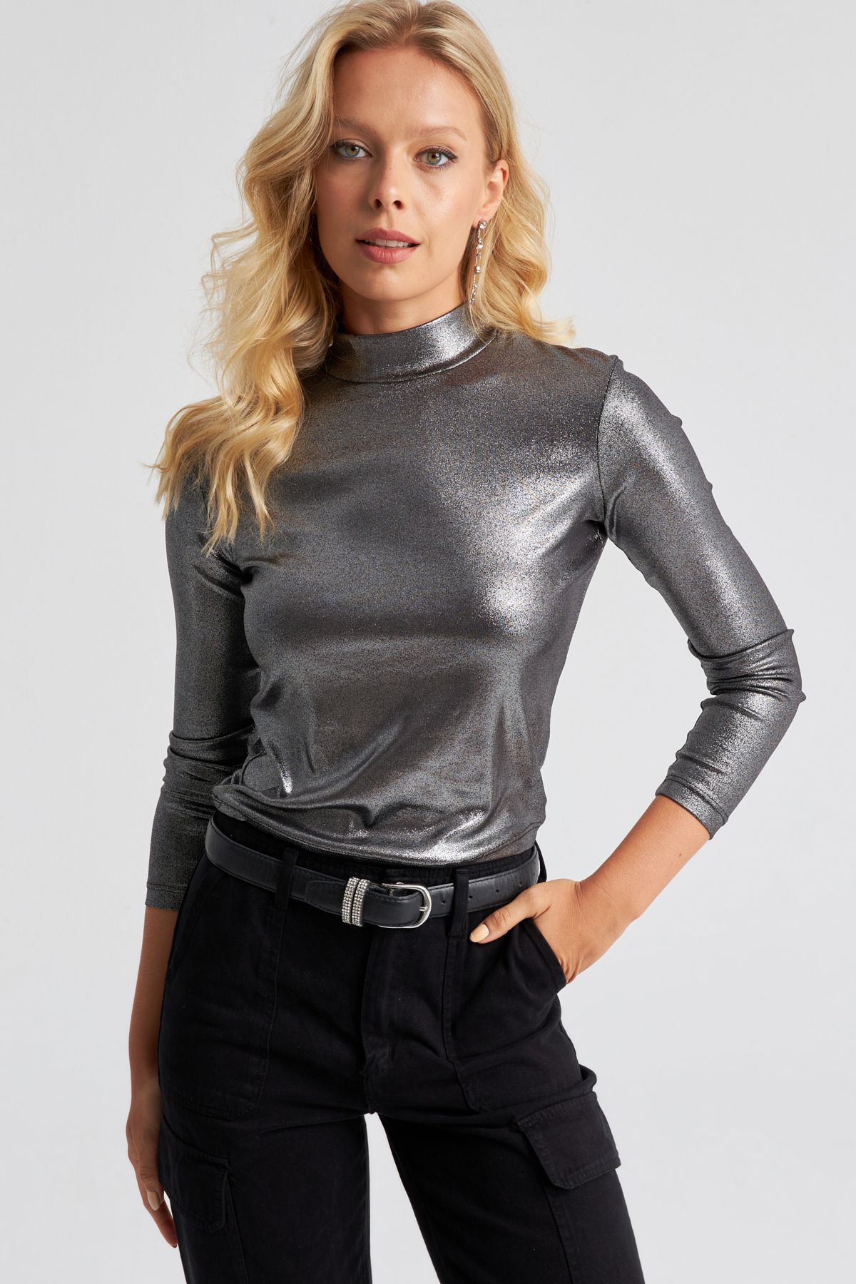 Cool & Sexy Kadın Gümüş Rengi Parlak Bluz LPP1245